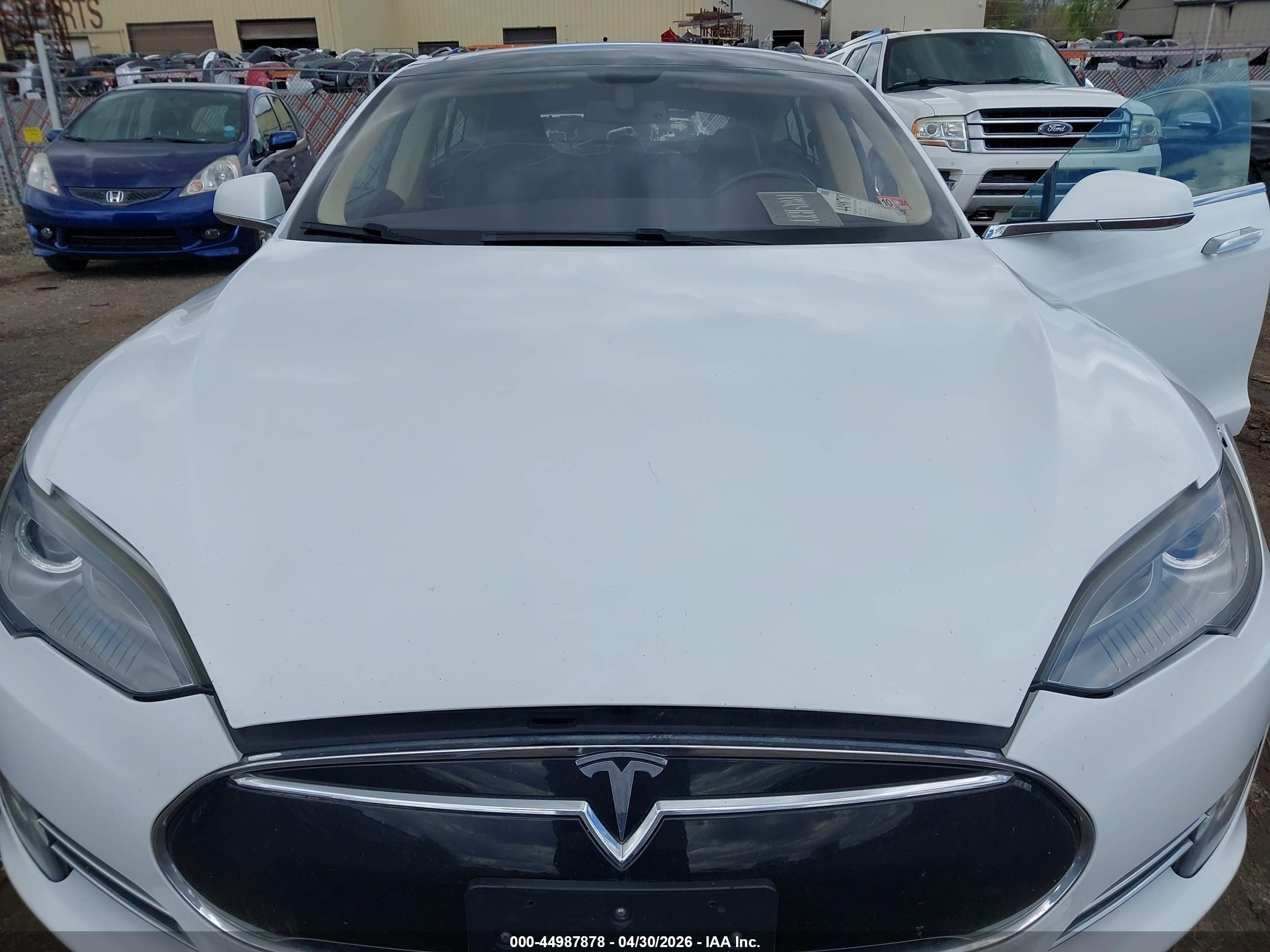 2014 Tesla Model S P85 White vin: 5YJSA1H15EFP49393