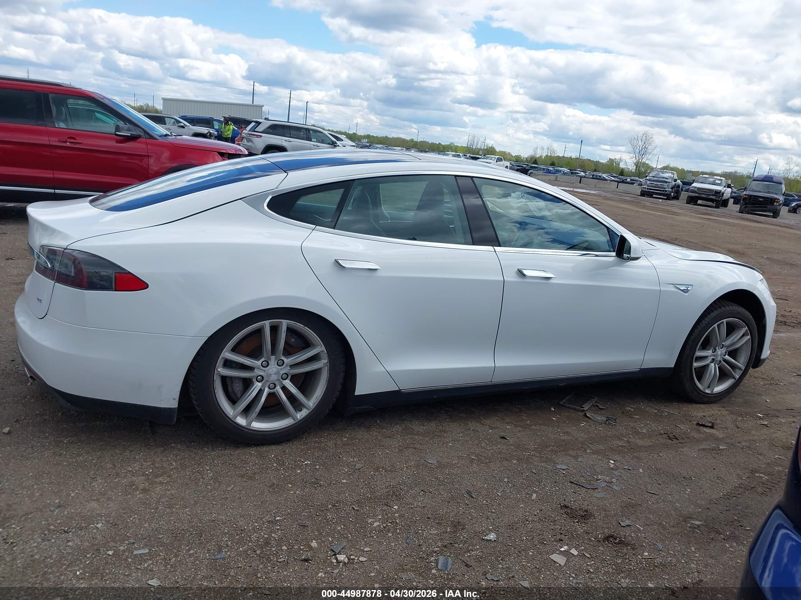 2014 Tesla Model S P85 White vin: 5YJSA1H15EFP49393