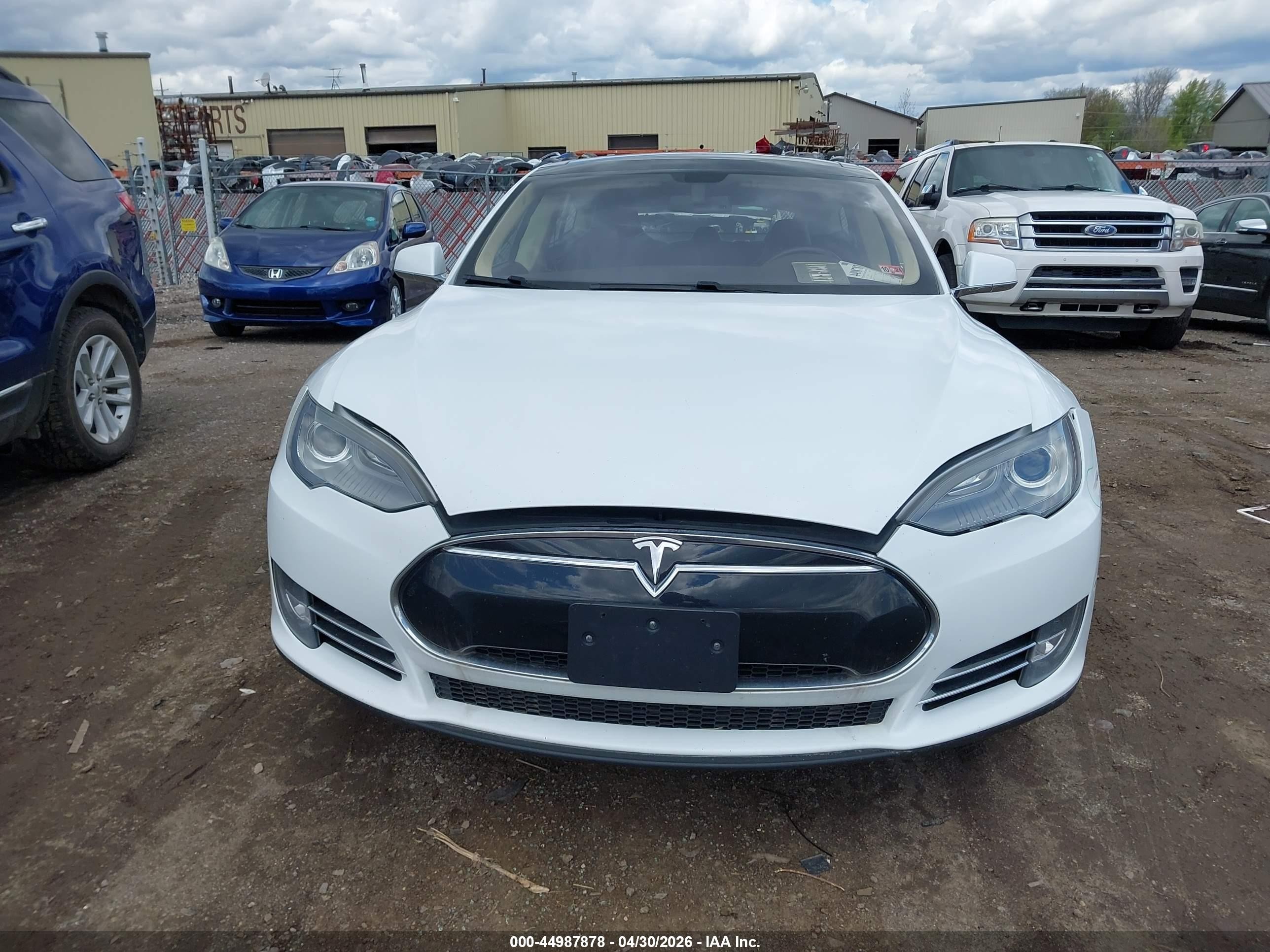 2014 Tesla Model S P85 White vin: 5YJSA1H15EFP49393