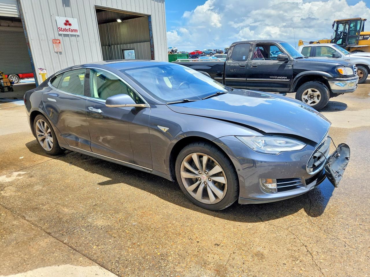 2014 Tesla Model S Gray vin: 5YJSA1H15EFP62239