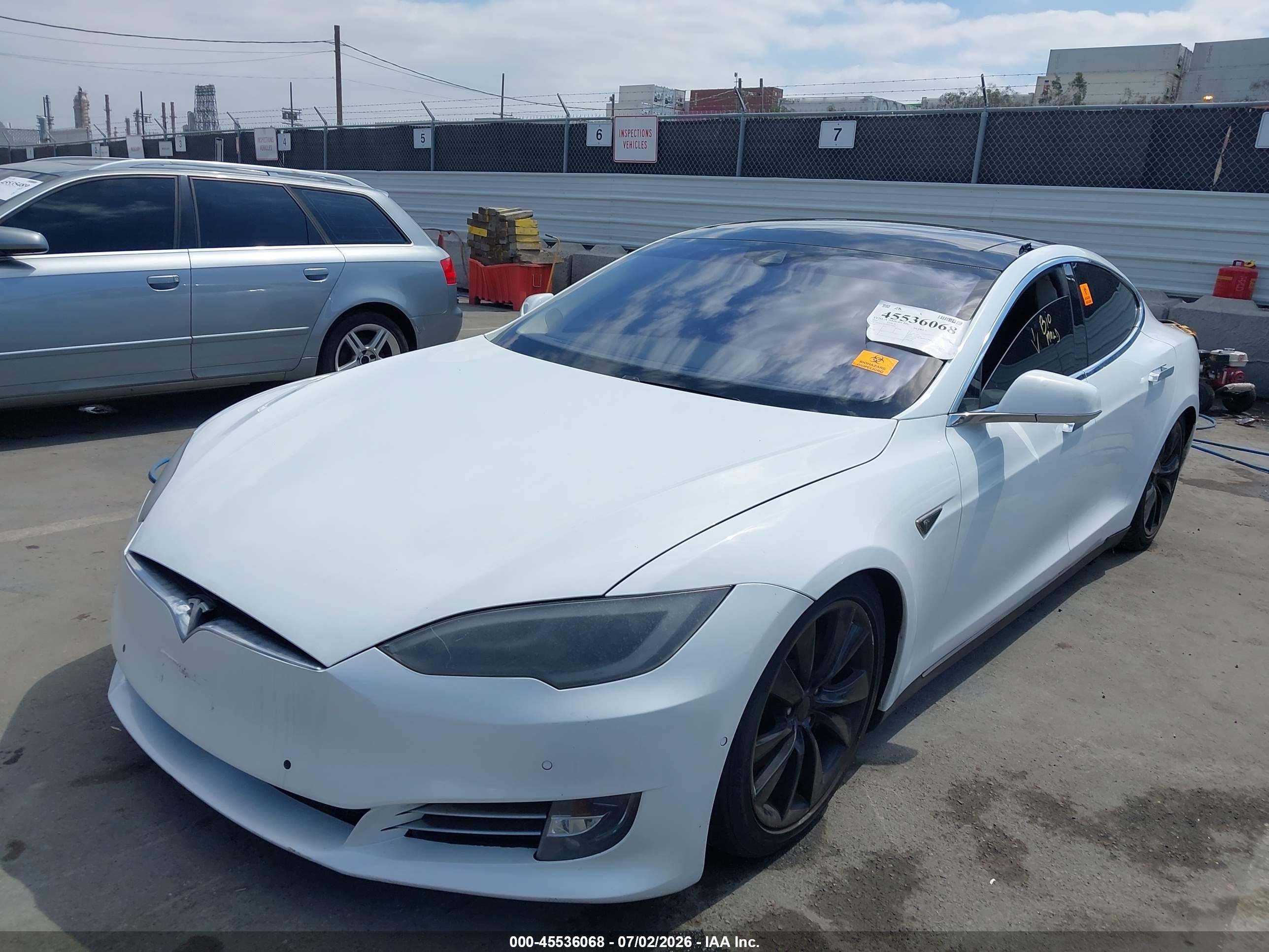 2015 Tesla Model S   White vin: 5YJSA1H15FFP78264
