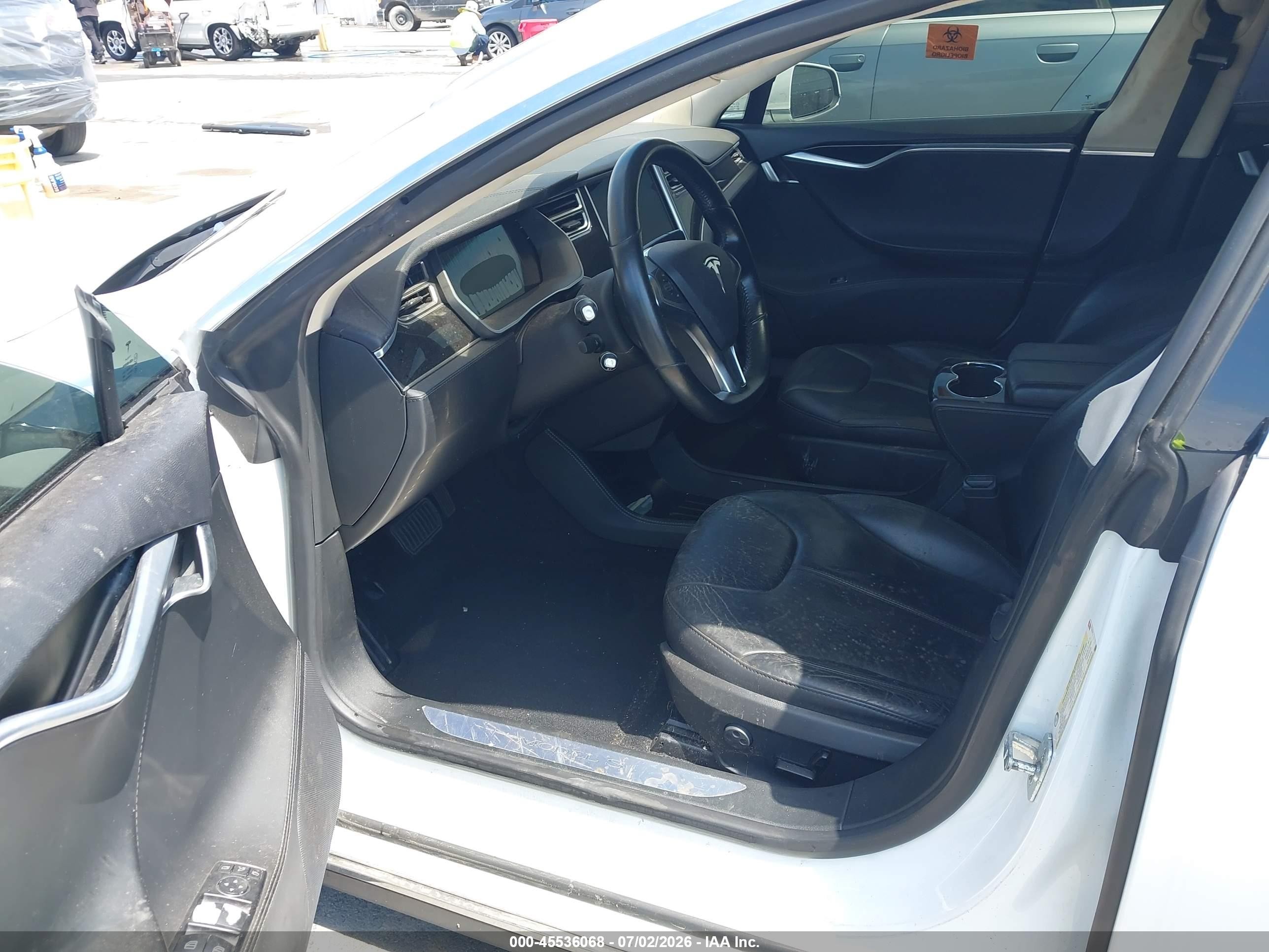 2015 Tesla Model S   White vin: 5YJSA1H15FFP78264