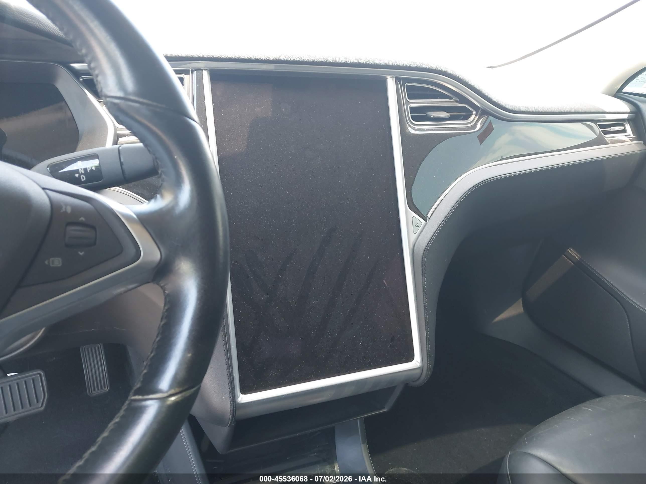 2015 Tesla Model S   White vin: 5YJSA1H15FFP78264