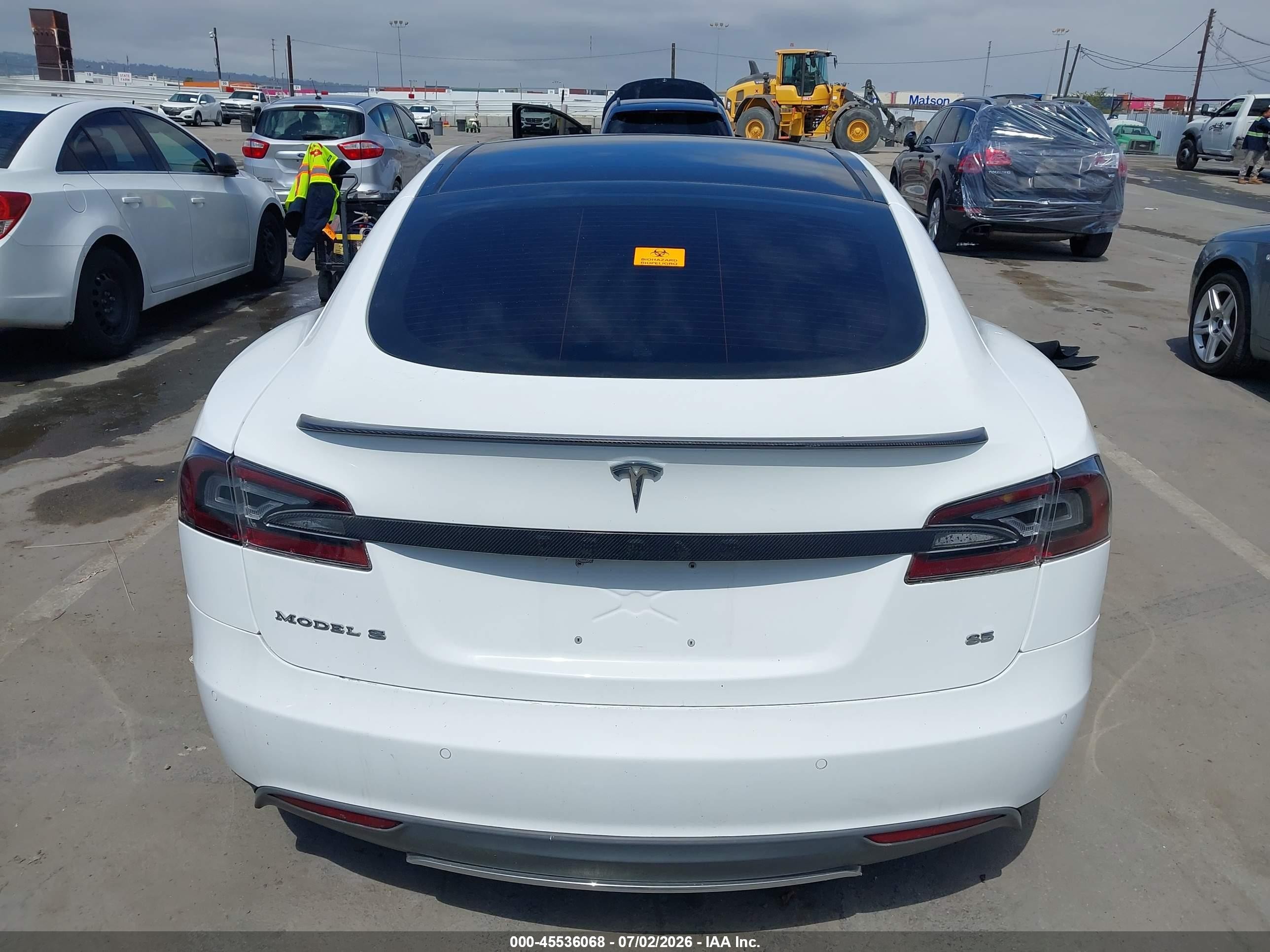 2015 Tesla Model S   White vin: 5YJSA1H15FFP78264