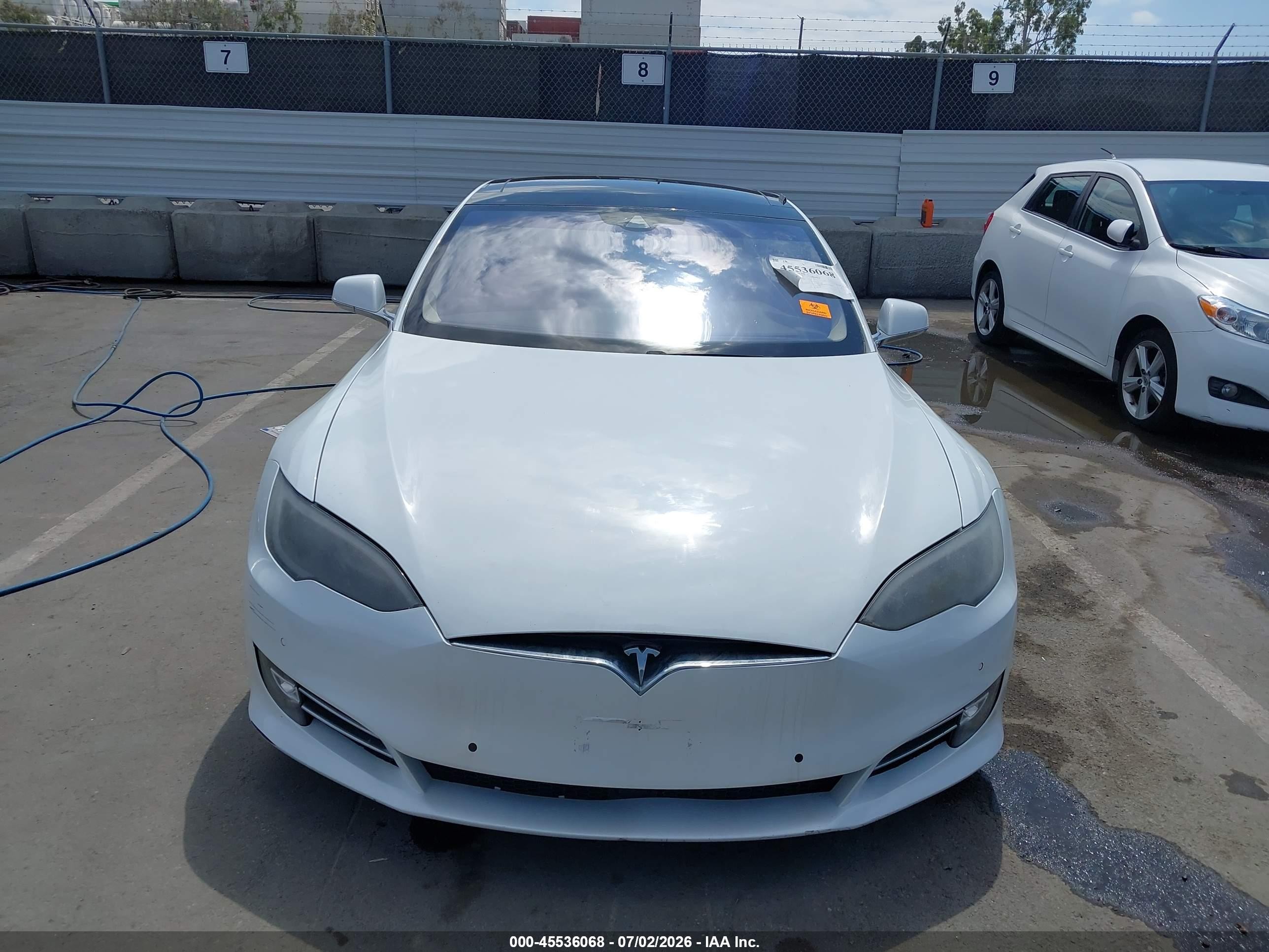 2015 Tesla Model S   White vin: 5YJSA1H15FFP78264