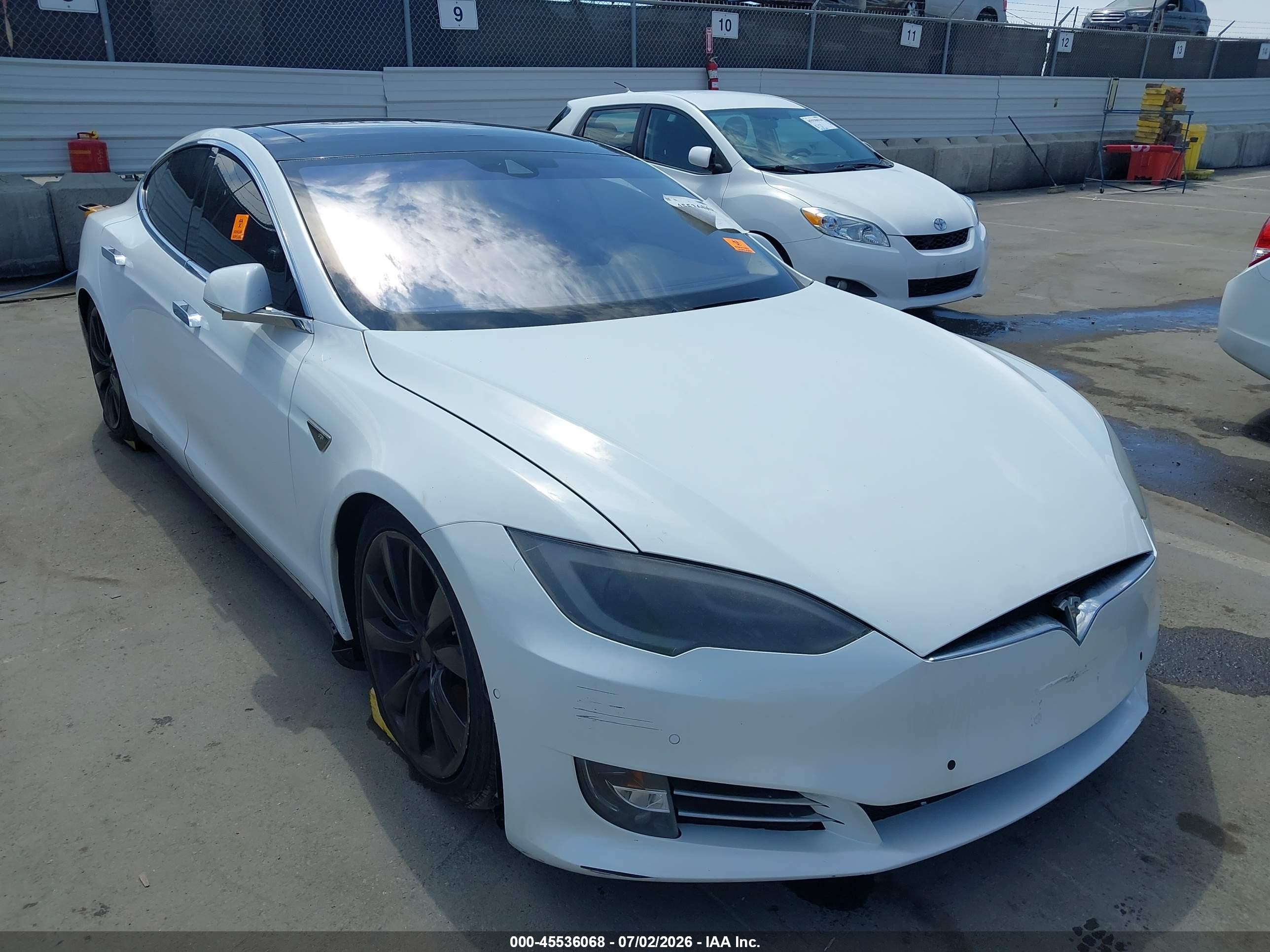 2015 Tesla Model S   White vin: 5YJSA1H15FFP78264