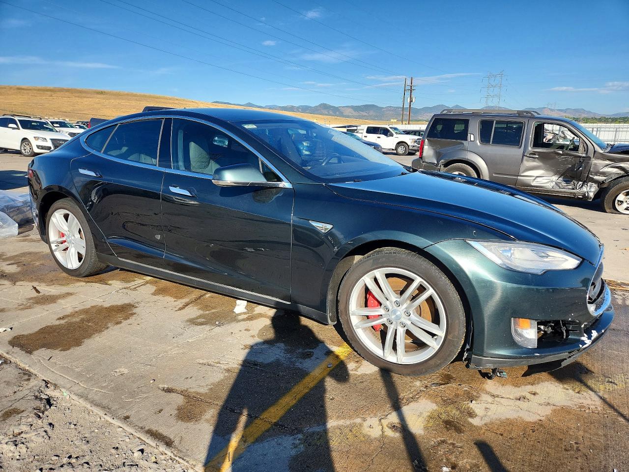 2014 Tesla Model S Green vin: 5YJSA1H16EFP32943