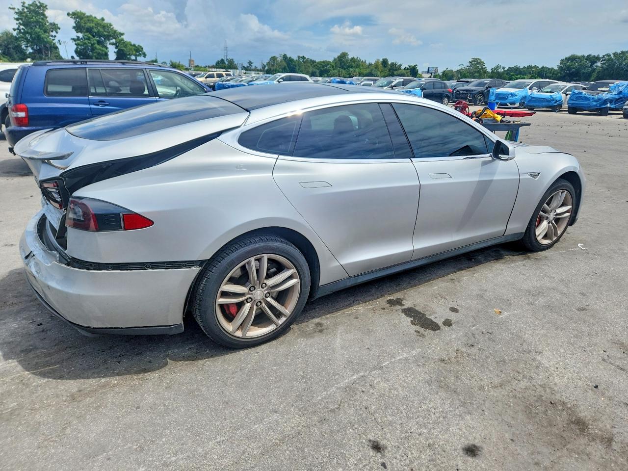 2014 Tesla Model S Silver vin: 5YJSA1H16EFP48091