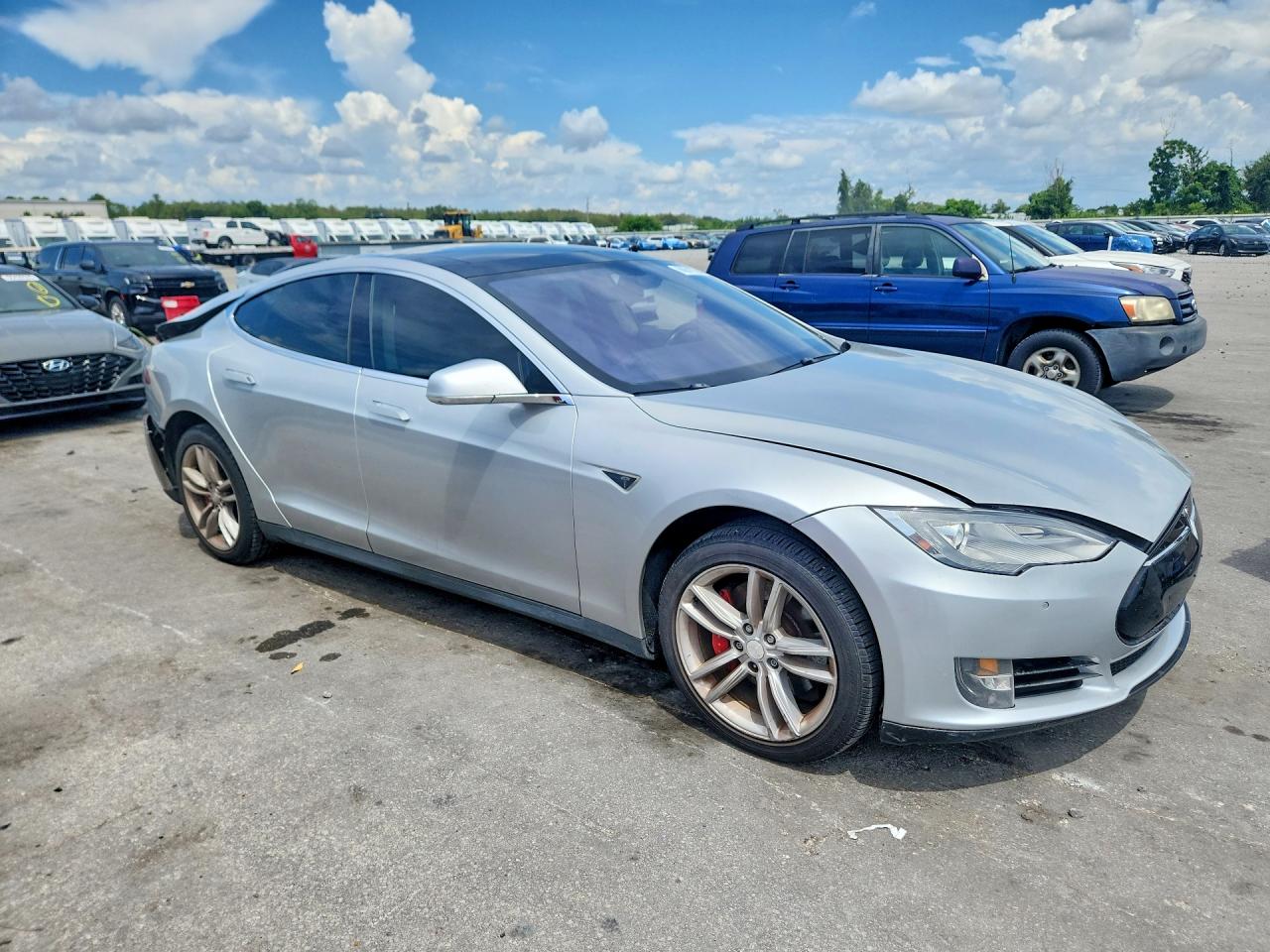 2014 Tesla Model S Silver vin: 5YJSA1H16EFP48091