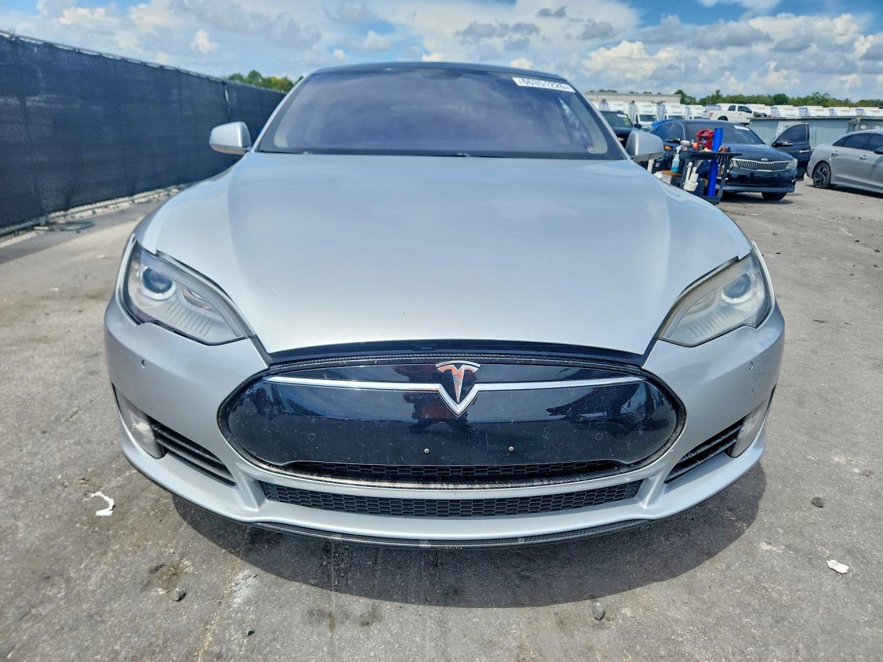 2014 Tesla Model S Silver vin: 5YJSA1H16EFP48091