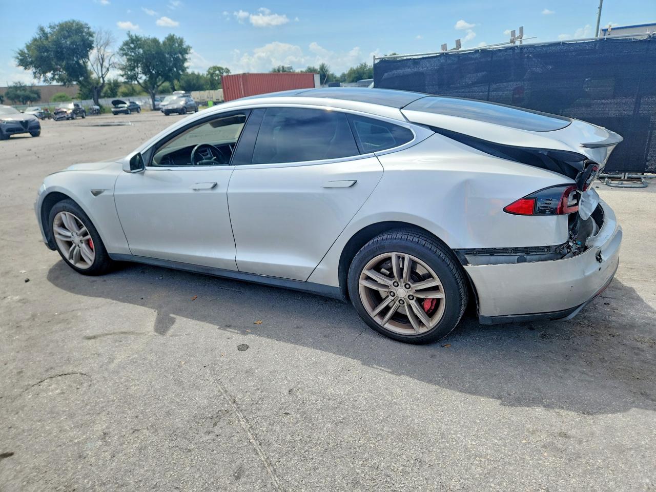 2014 Tesla Model S Silver vin: 5YJSA1H16EFP48091