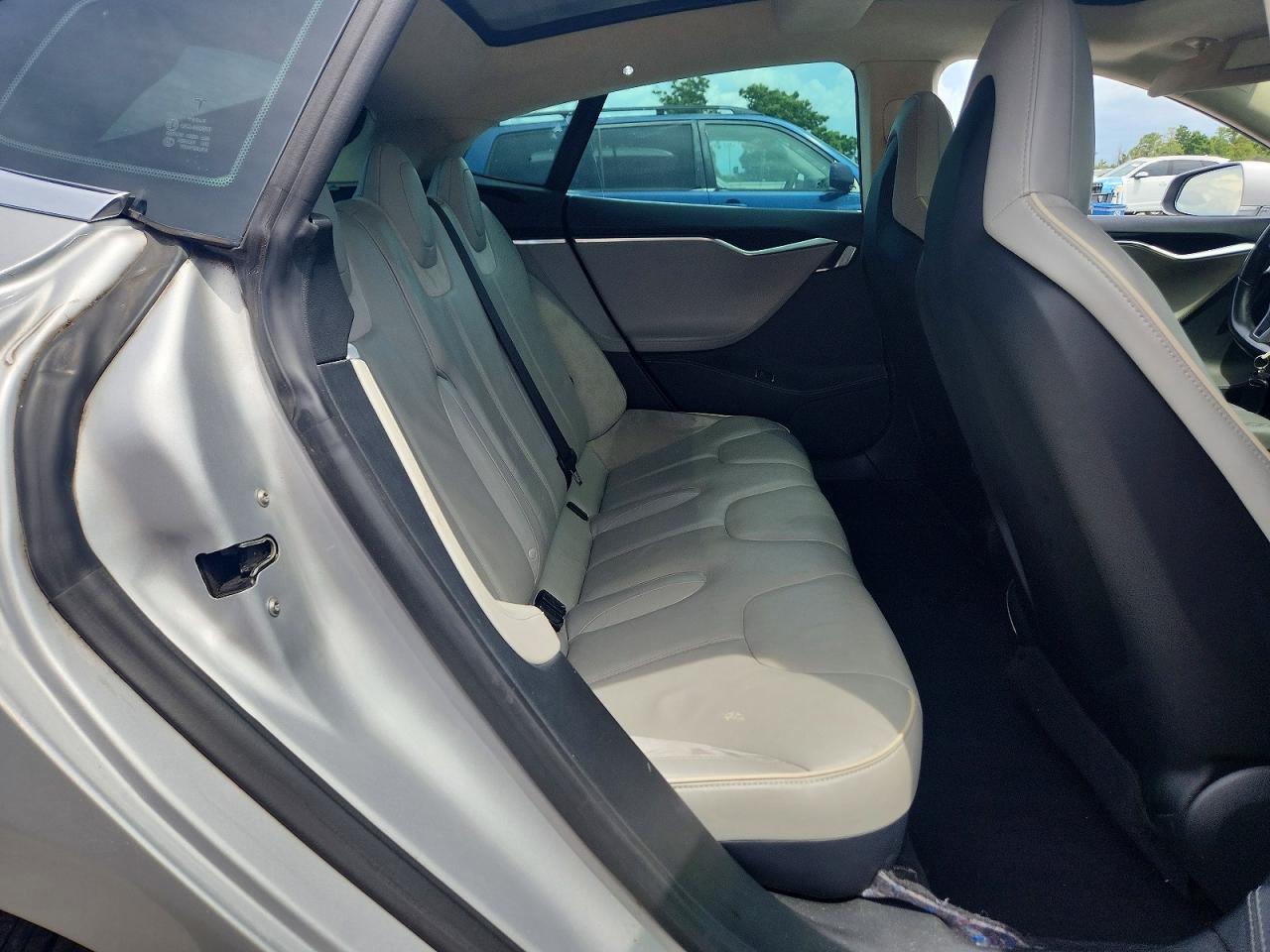 2014 Tesla Model S Silver vin: 5YJSA1H16EFP48091