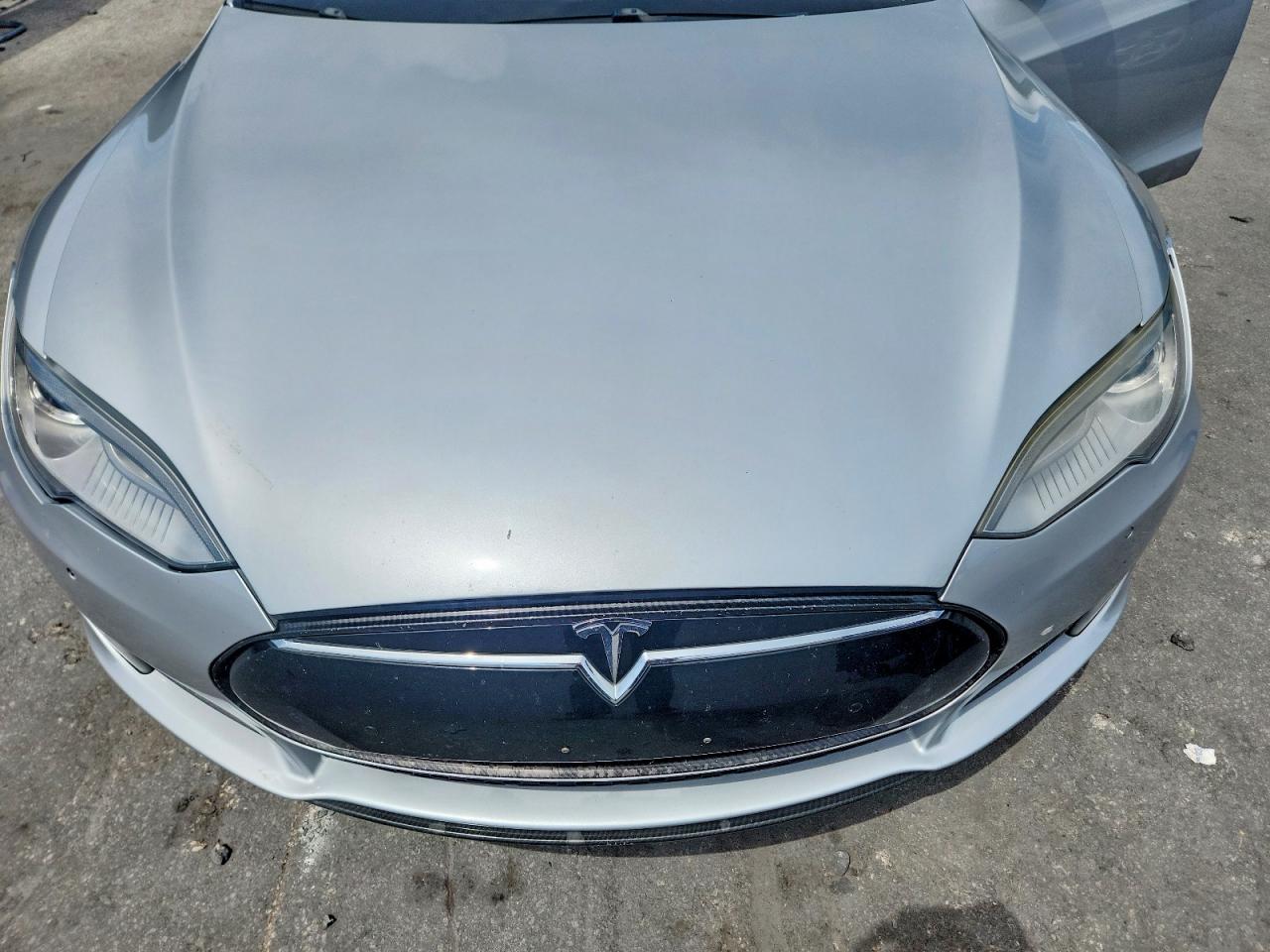 2014 Tesla Model S Silver vin: 5YJSA1H16EFP48091