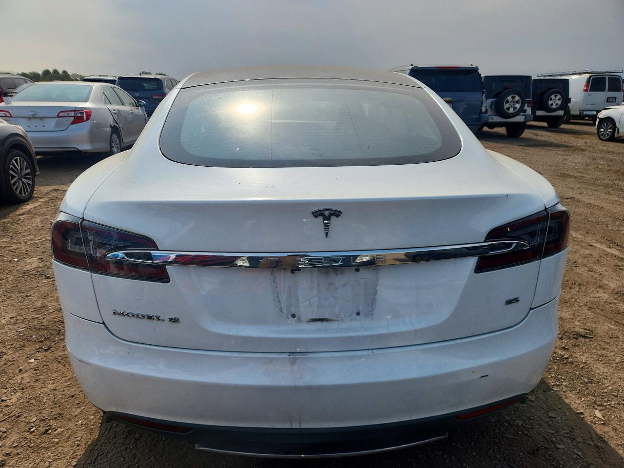 2014 Tesla Model S White vin: 5YJSA1H16EFP51900