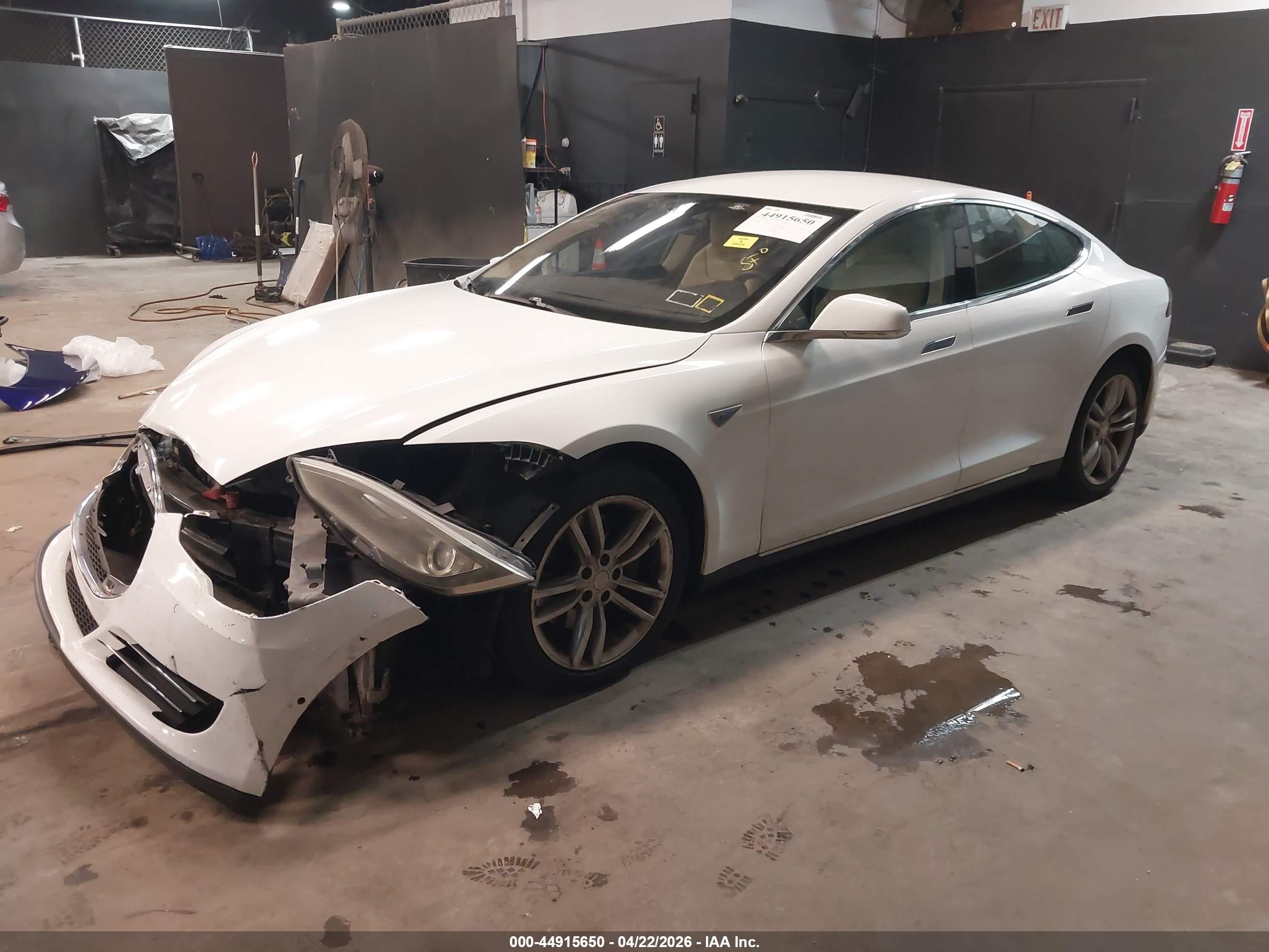 2015 Tesla Model S 60/70/85 White vin: 5YJSA1H16FFP77270