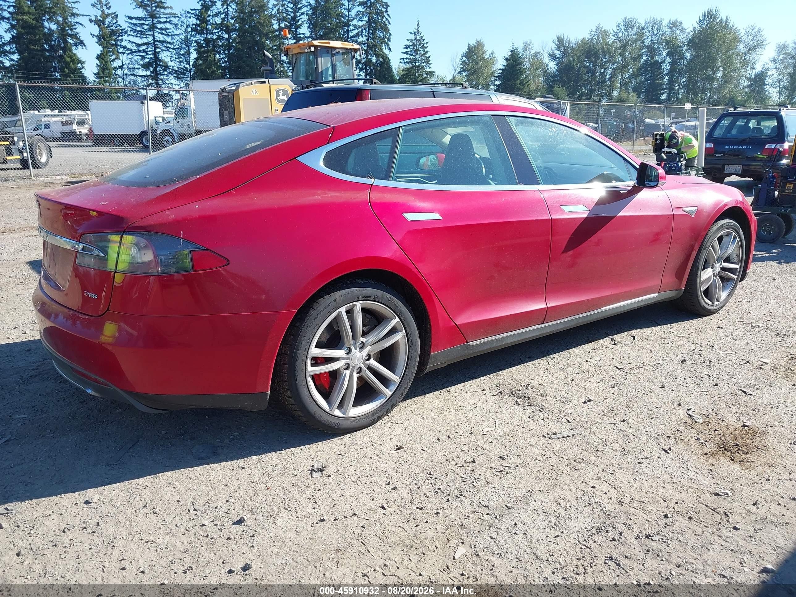 2014 Tesla Model S P85 Красный vin: 5YJSA1H17EFP31798