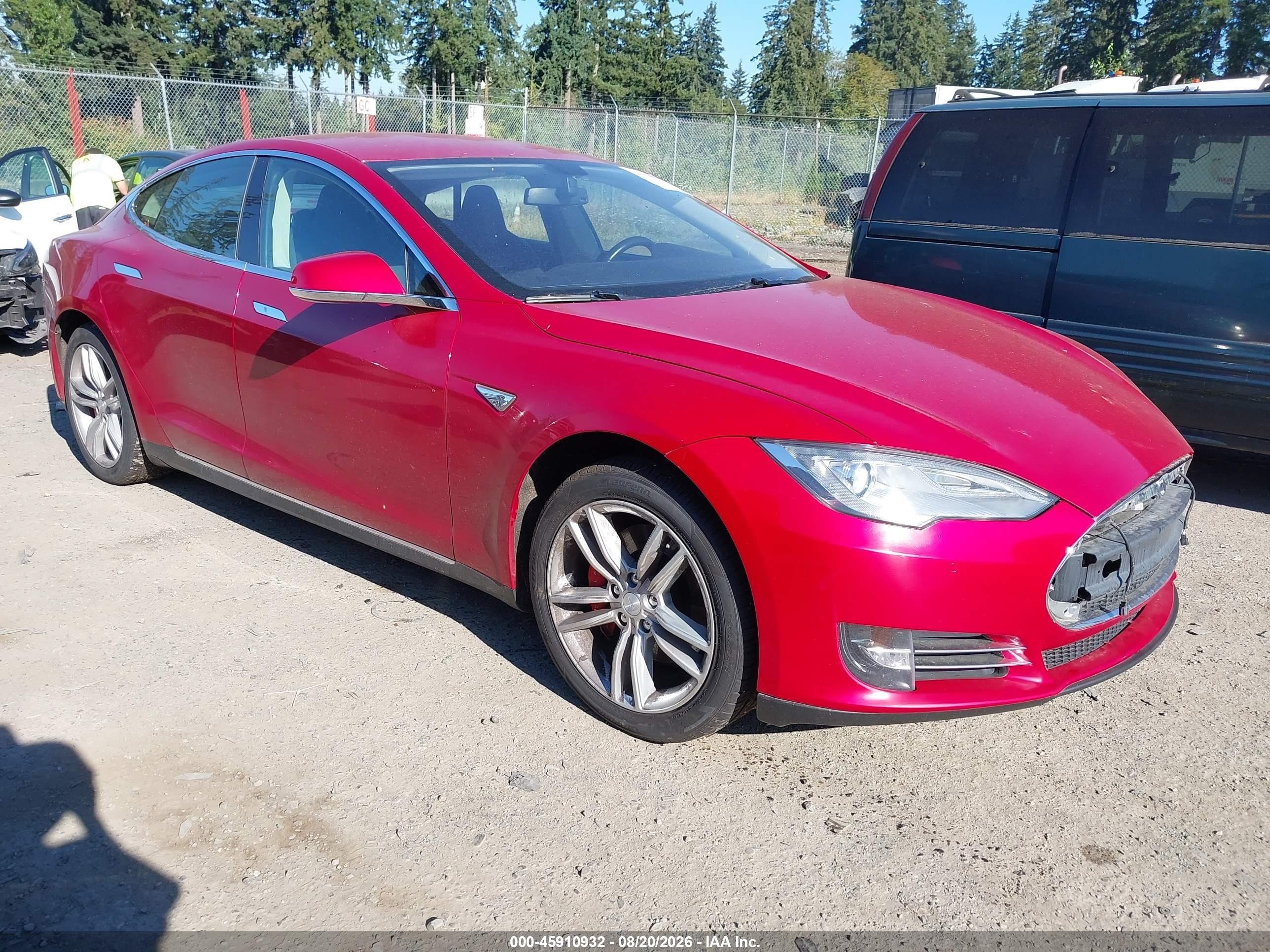 2014 Tesla Model S P85 Red vin: 5YJSA1H17EFP31798