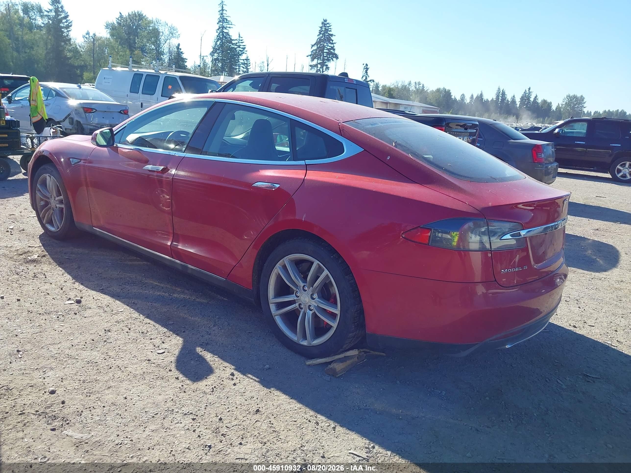 2014 Tesla Model S P85 Красный vin: 5YJSA1H17EFP31798