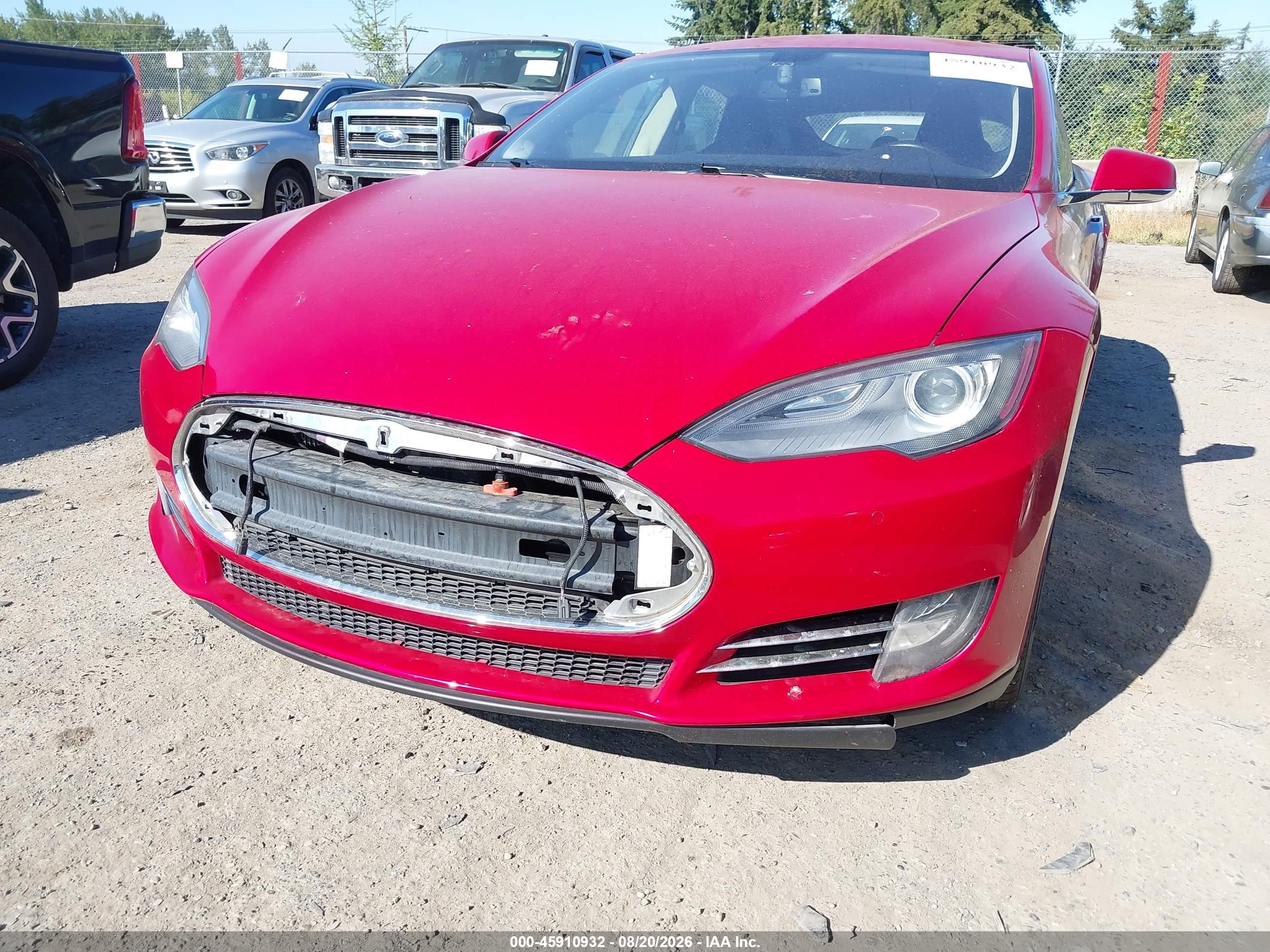 2014 Tesla Model S P85 Красный vin: 5YJSA1H17EFP31798