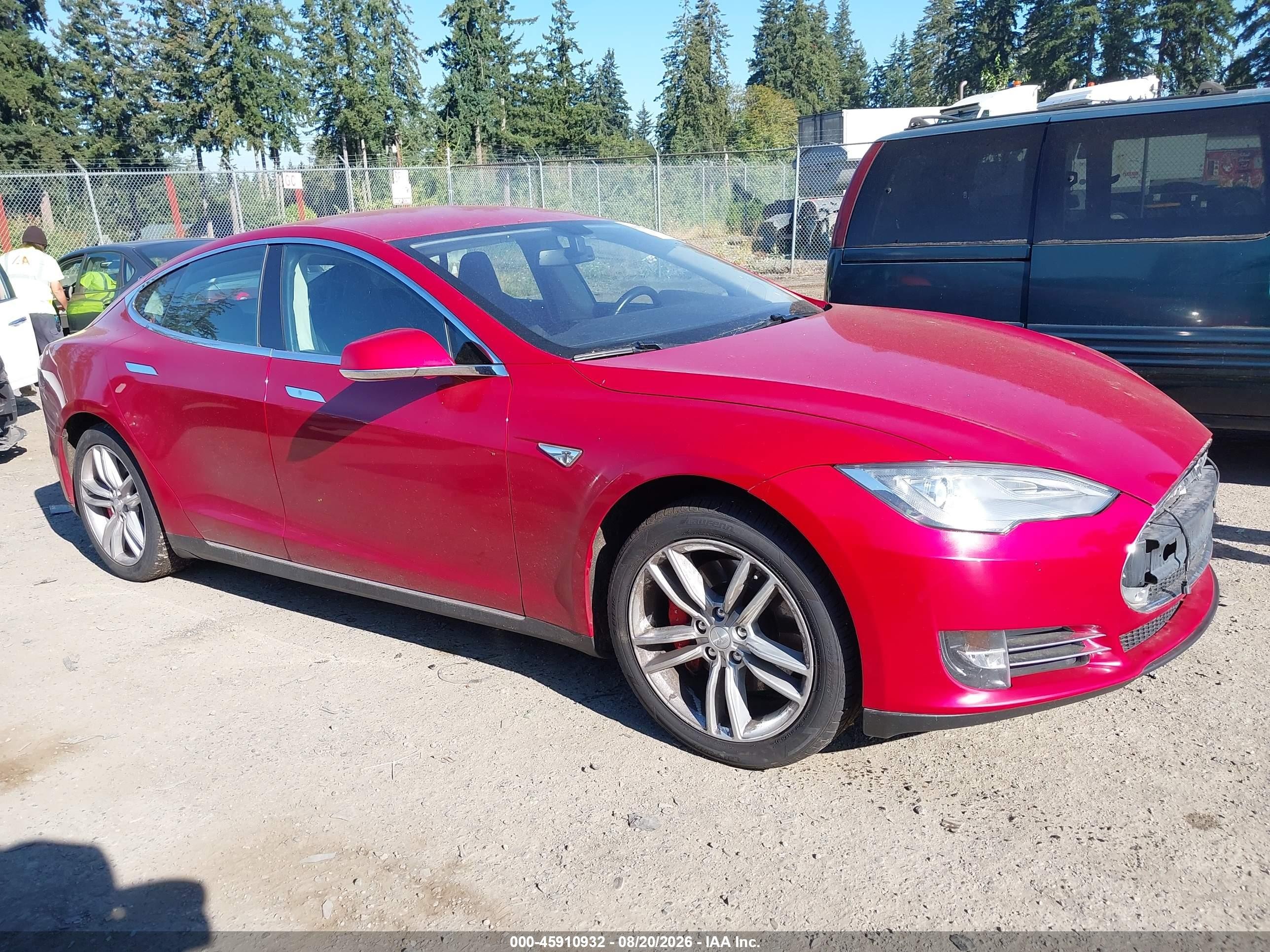 2014 Tesla Model S P85 Красный vin: 5YJSA1H17EFP31798