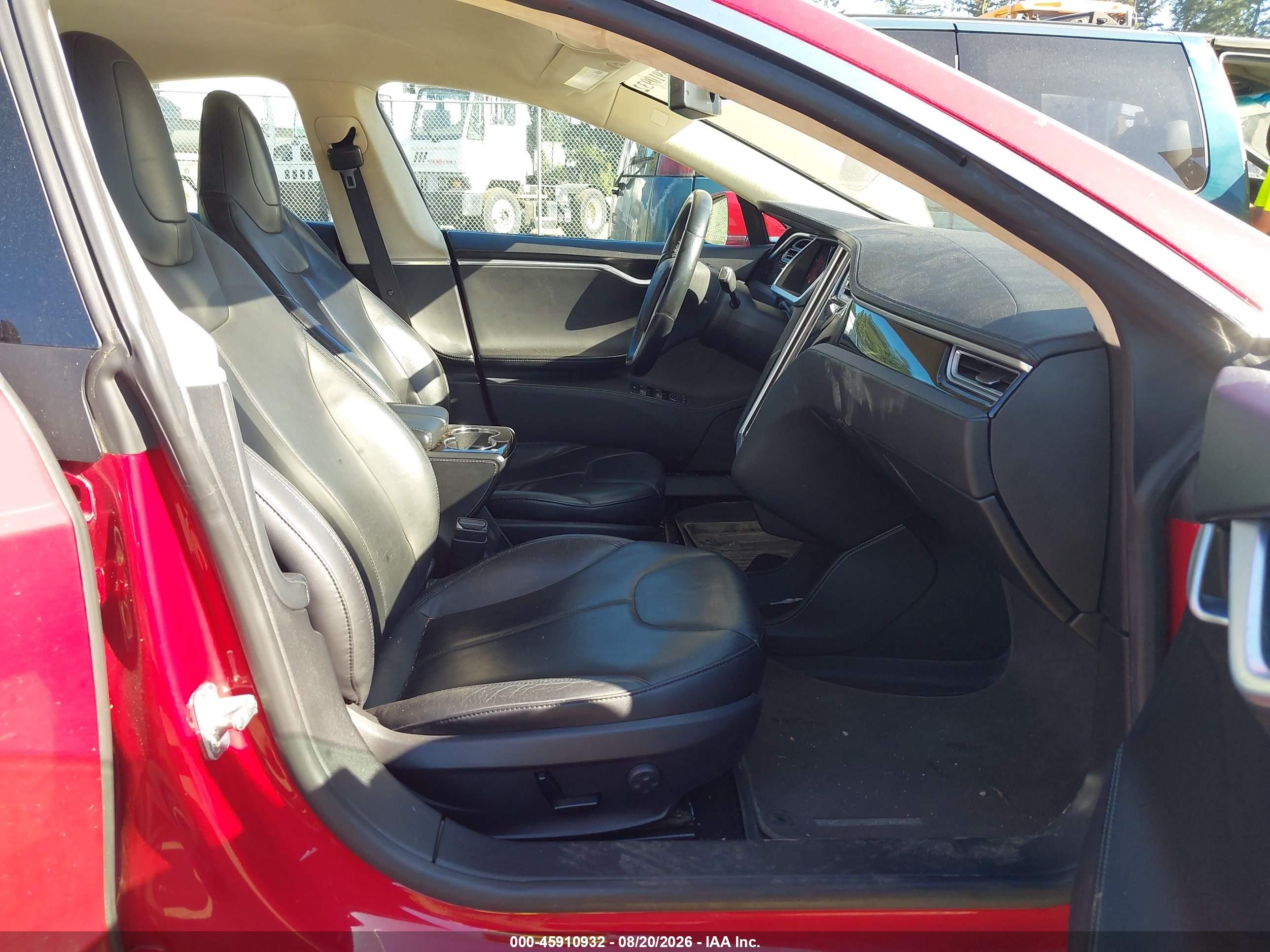 2014 Tesla Model S P85 Красный vin: 5YJSA1H17EFP31798