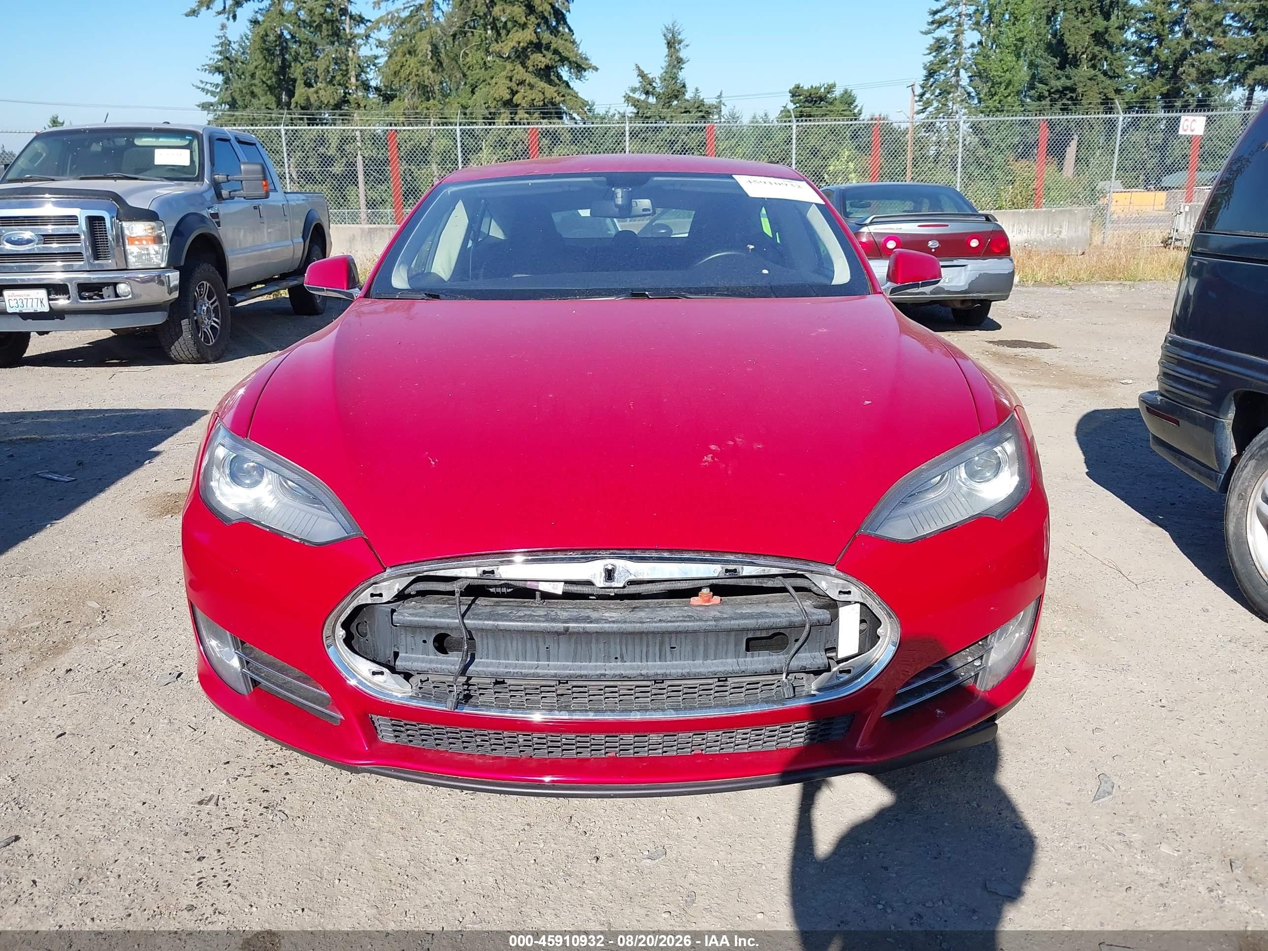 2014 Tesla Model S P85 Красный vin: 5YJSA1H17EFP31798