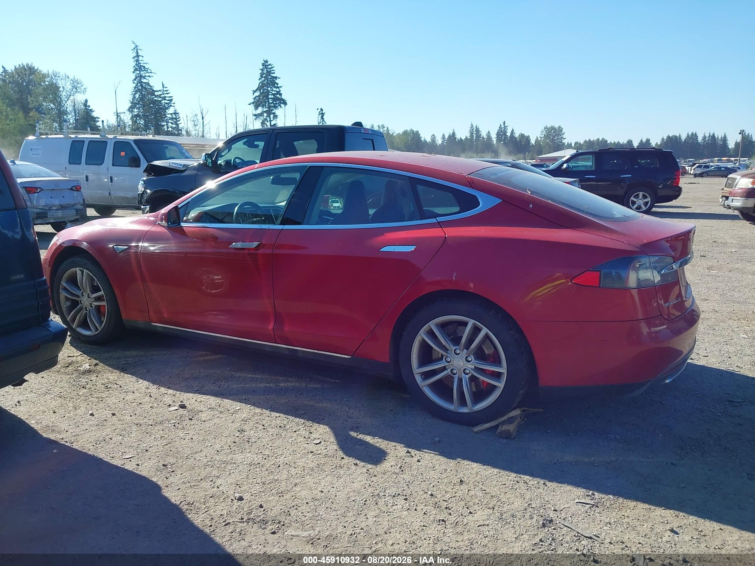 2014 Tesla Model S P85 Красный vin: 5YJSA1H17EFP31798