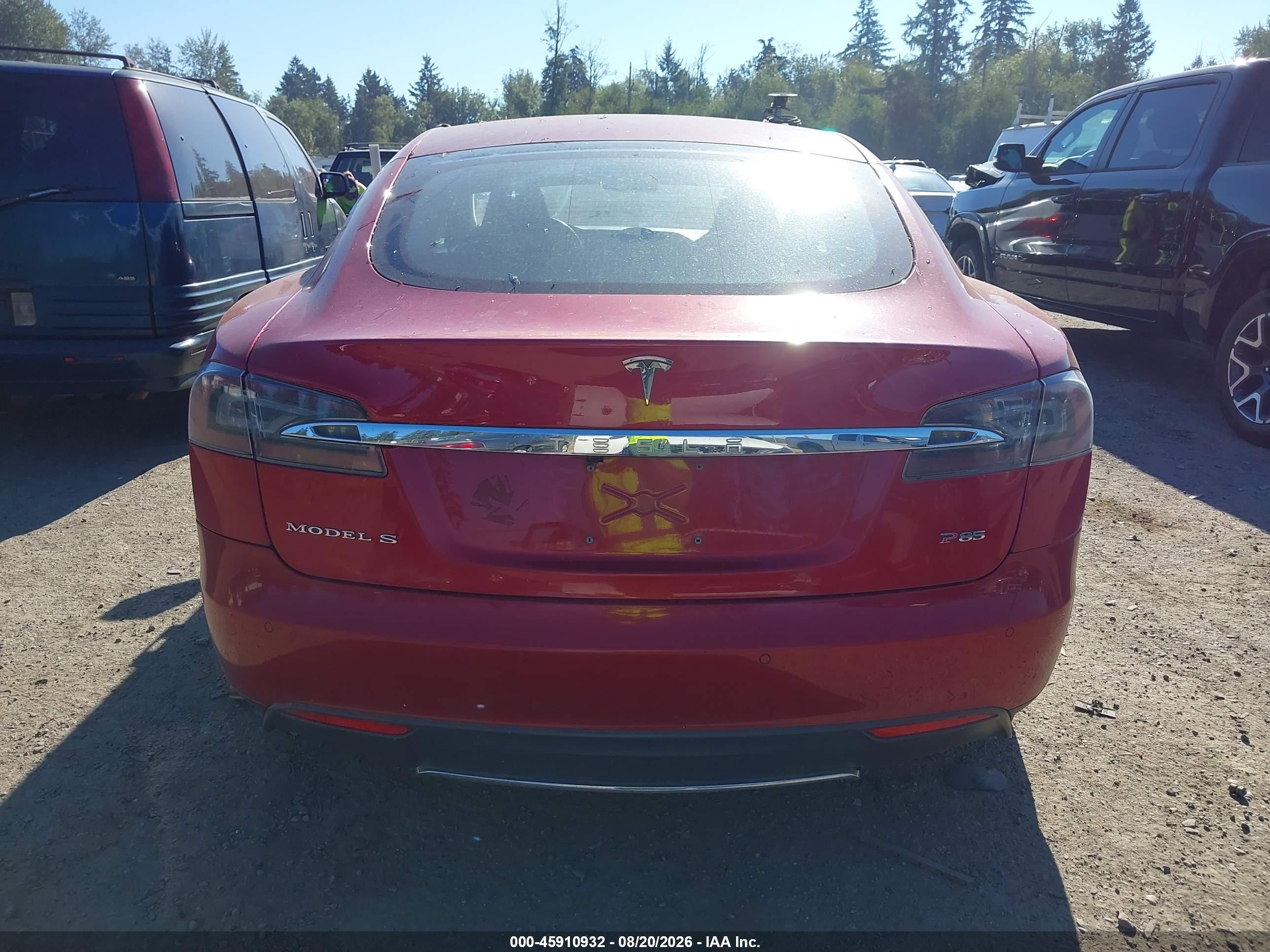 2014 Tesla Model S P85 Красный vin: 5YJSA1H17EFP31798