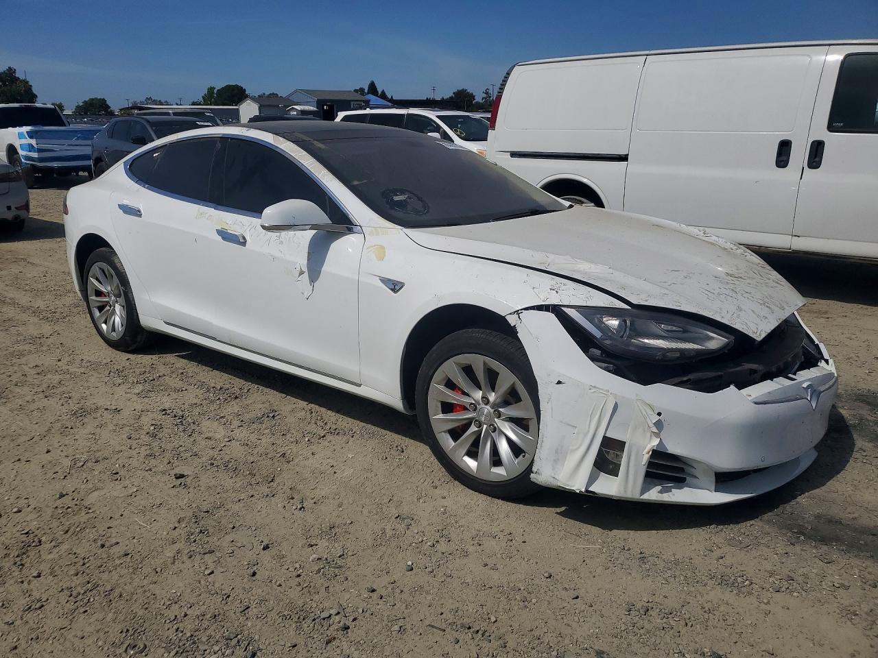 2014 Tesla Model S White vin: 5YJSA1H17EFP37763