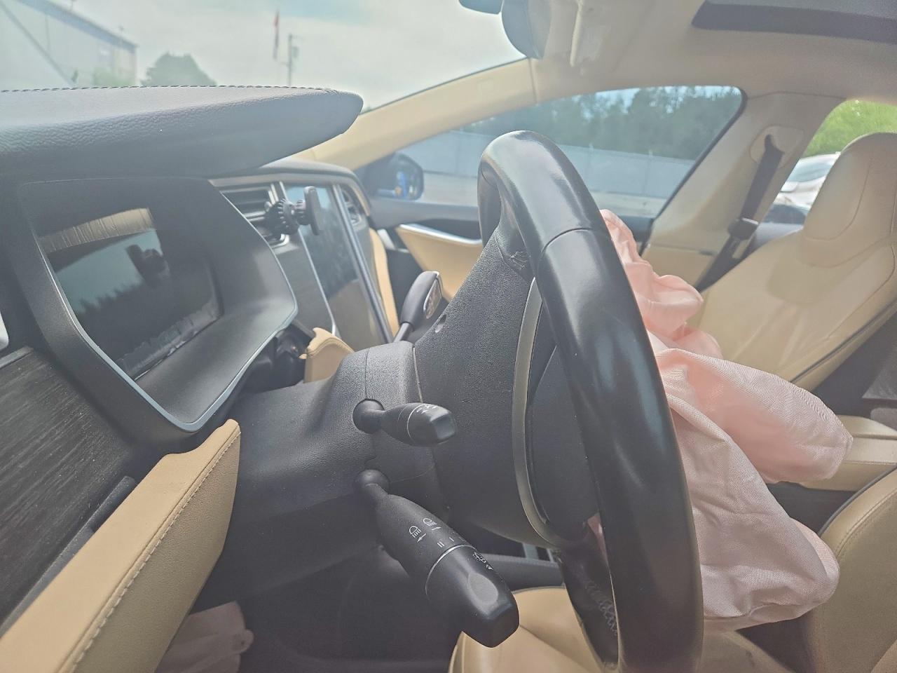 2014 Tesla Model S Black vin: 5YJSA1H17EFP44194