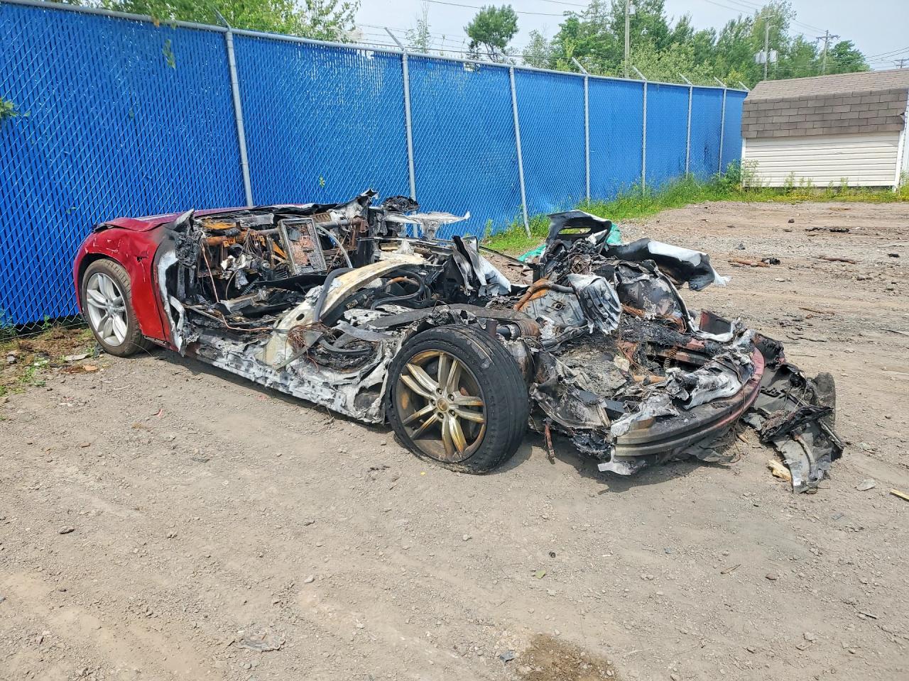 2014 Tesla Model S Пожар vin: 5YJSA1H17EFP51341