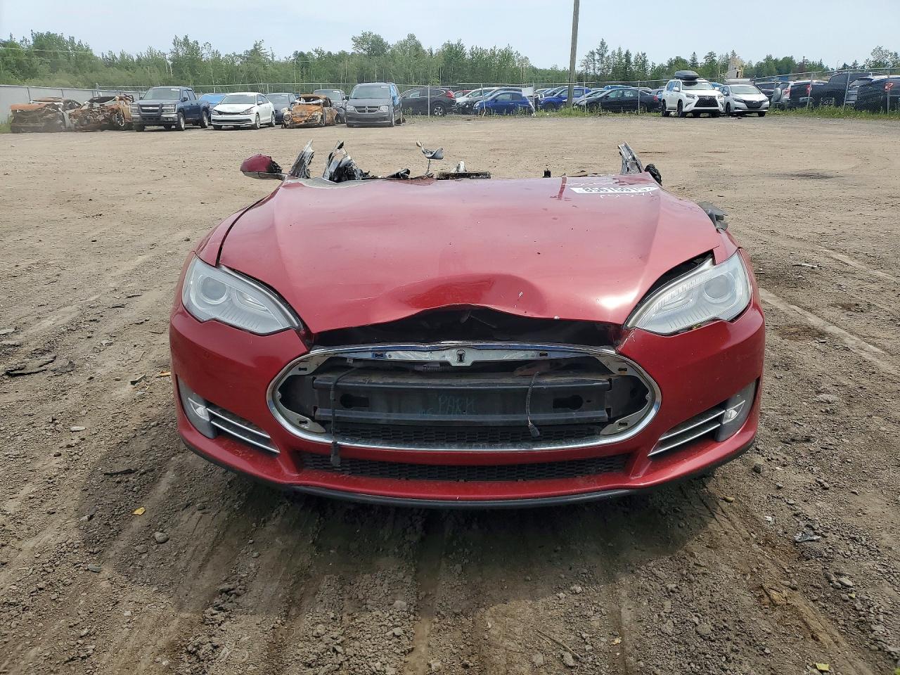 2014 Tesla Model S Пожар vin: 5YJSA1H17EFP51341