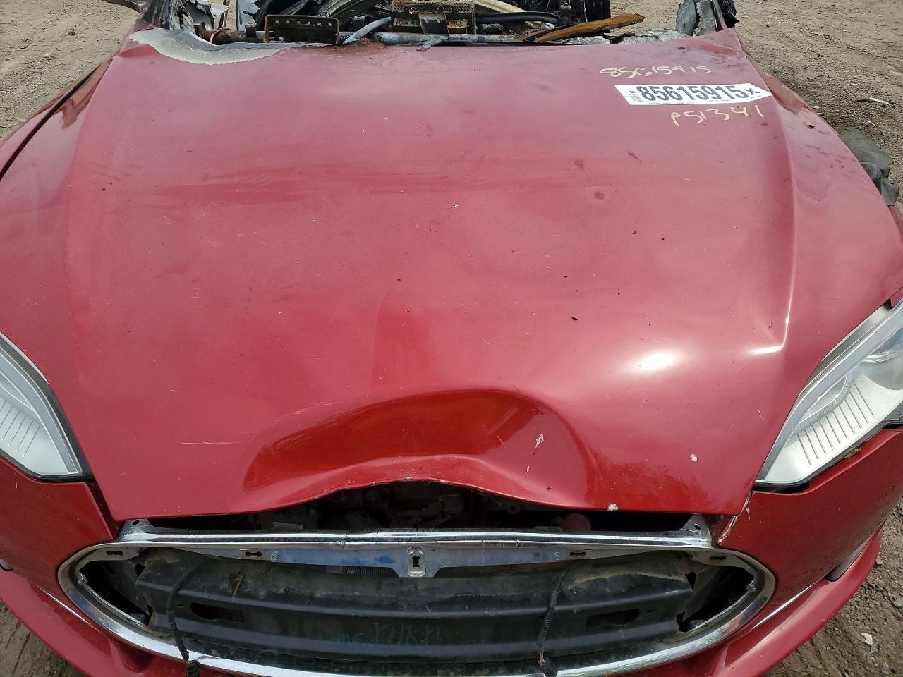 2014 Tesla Model S Пожар vin: 5YJSA1H17EFP51341
