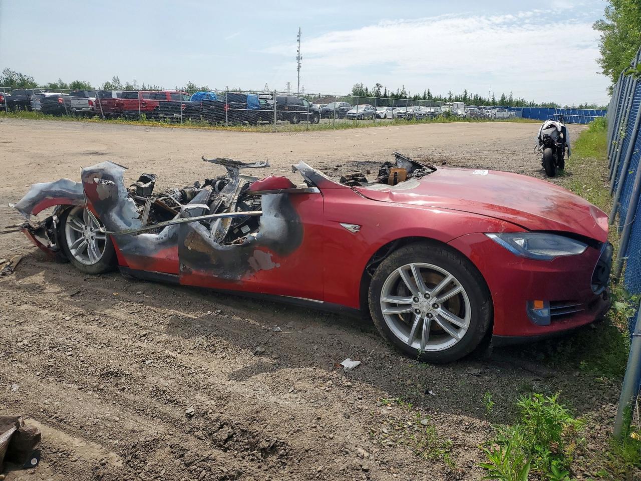 2014 Tesla Model S Пожар vin: 5YJSA1H17EFP51341