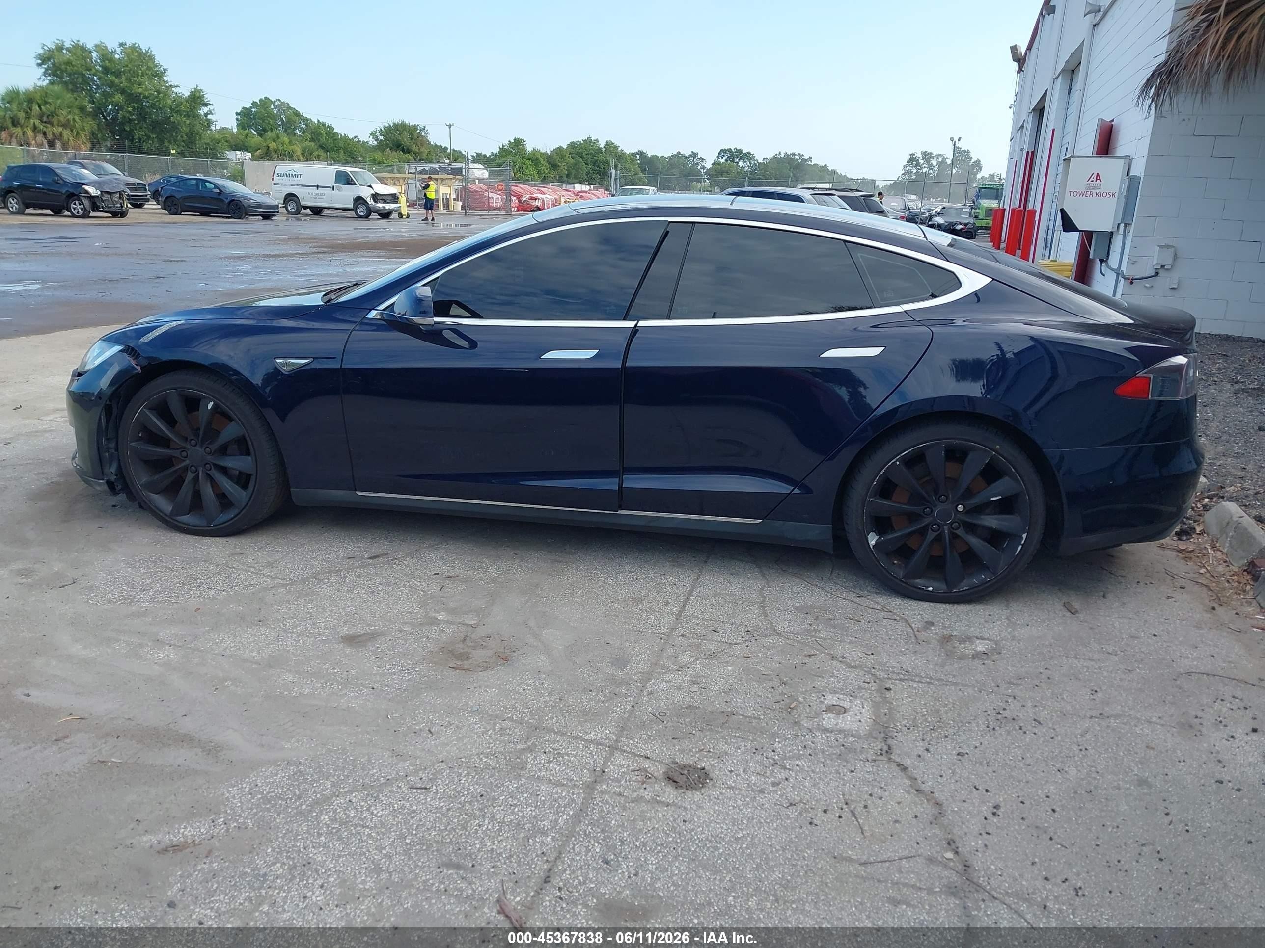 2014 Tesla Model S P85 Blue vin: 5YJSA1H17EFP61268