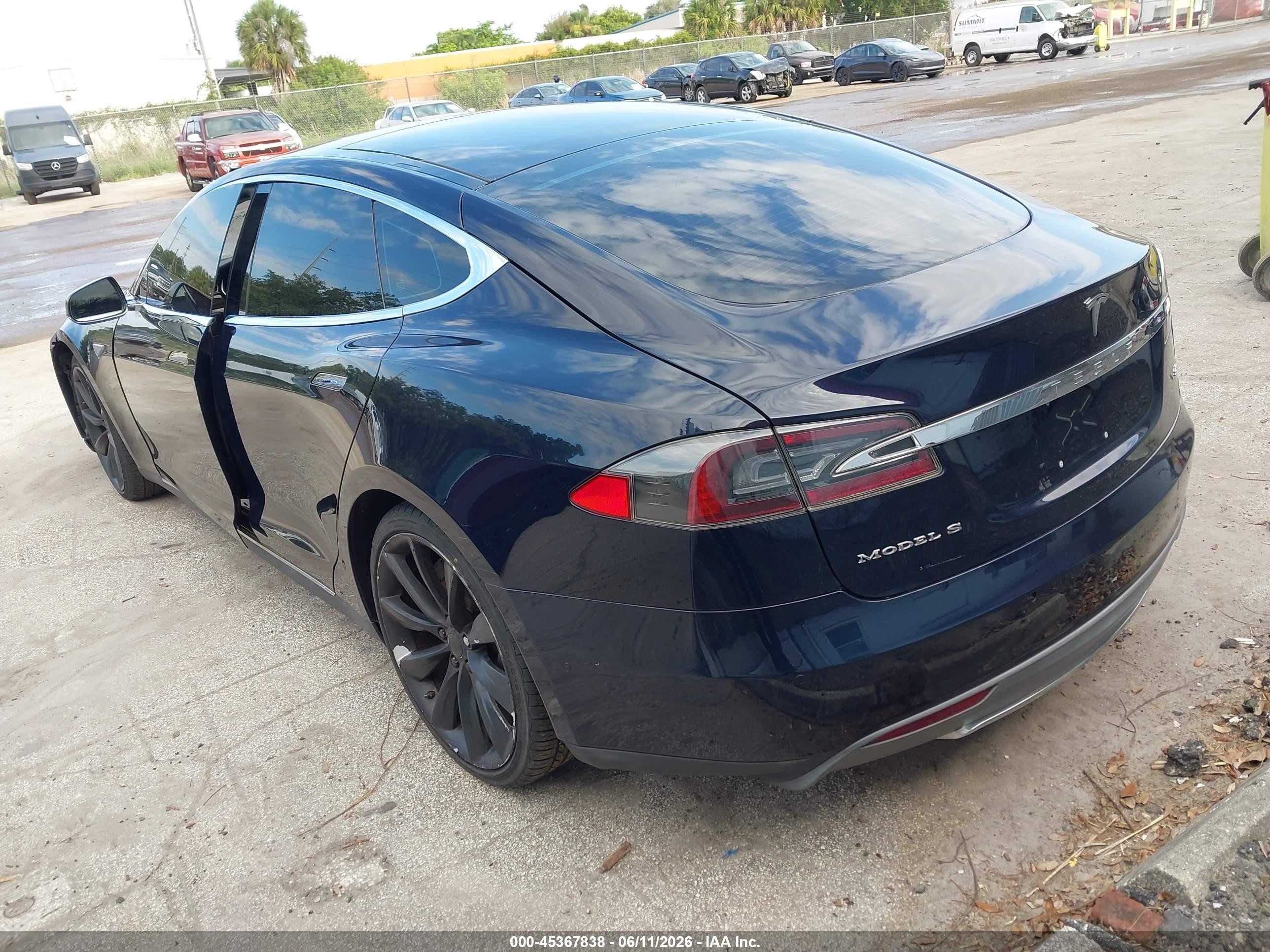 2014 Tesla Model S P85 Blue vin: 5YJSA1H17EFP61268