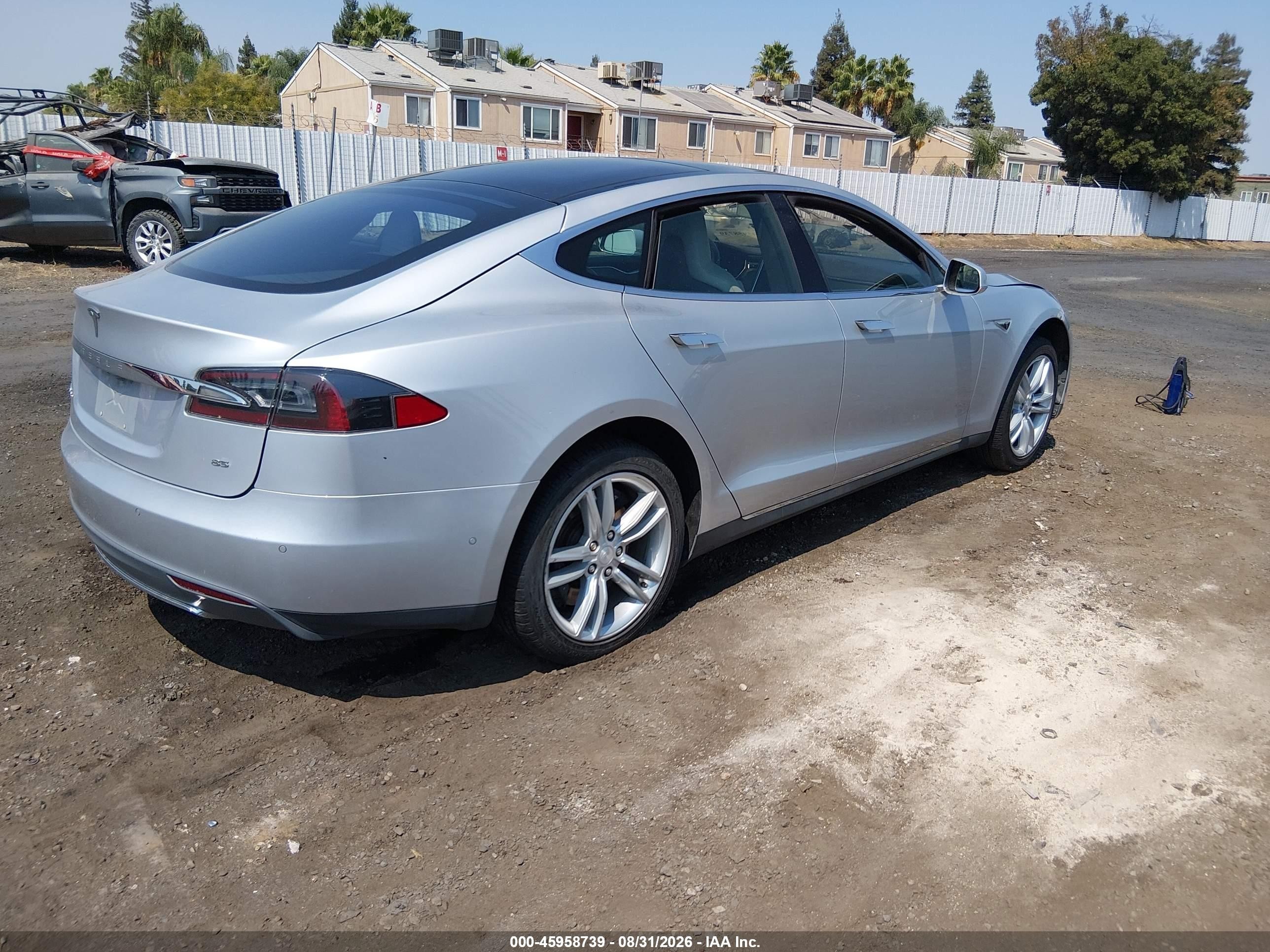 2015 Tesla Model S 60/70/85 Silver vin: 5YJSA1H17FF085423