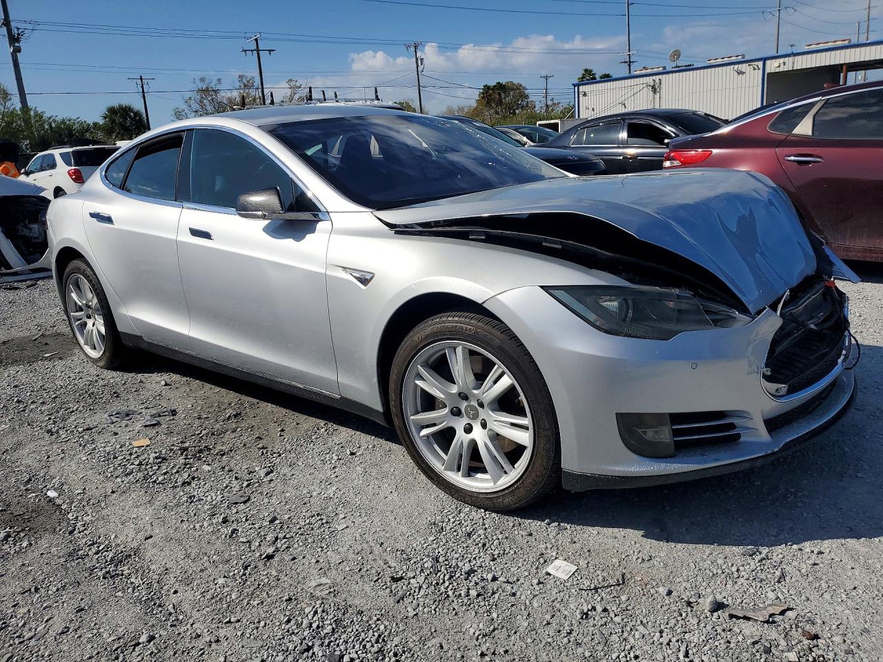 2014 Tesla Model S Серебряный vin: 5YJSA1H18EFP42972