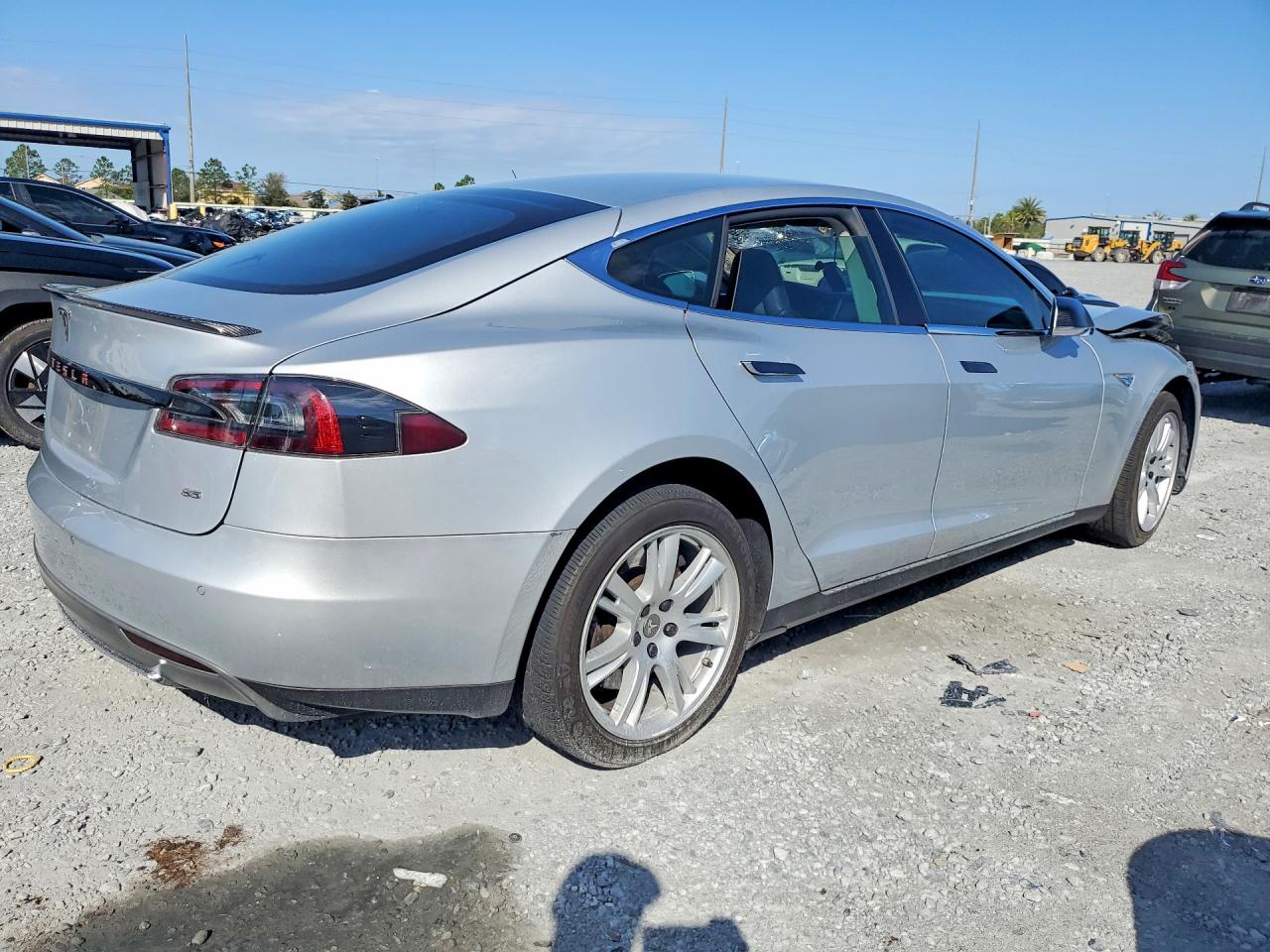 2014 Tesla Model S Серебряный vin: 5YJSA1H18EFP42972