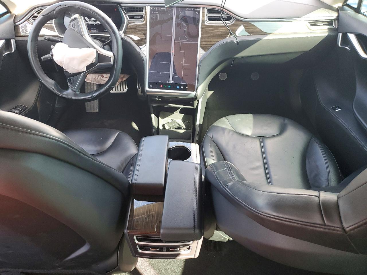 2014 Tesla Model S Серебряный vin: 5YJSA1H18EFP42972