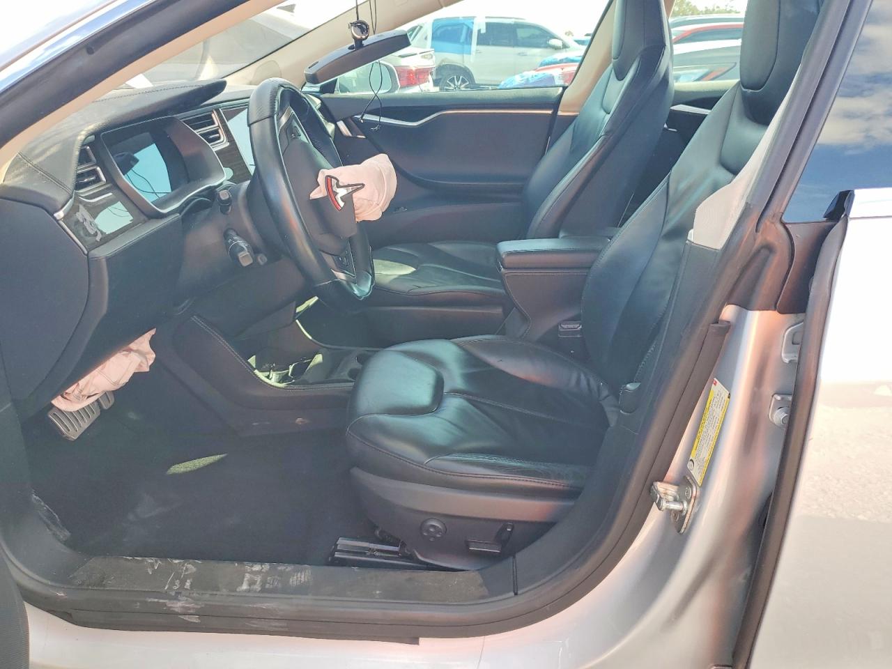 2014 Tesla Model S Серебряный vin: 5YJSA1H18EFP42972