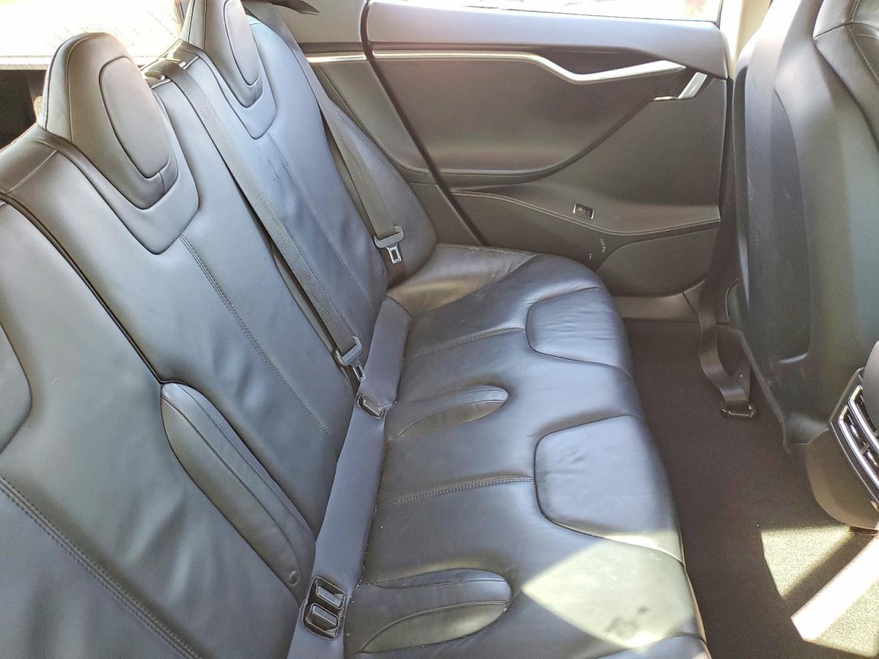 2014 Tesla Model S Серебряный vin: 5YJSA1H18EFP42972