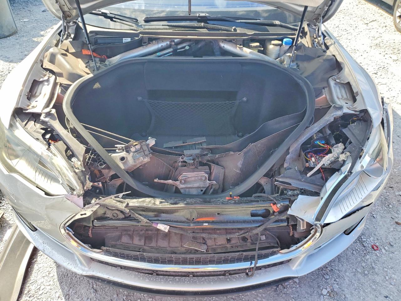 2014 Tesla Model S Серебряный vin: 5YJSA1H18EFP42972