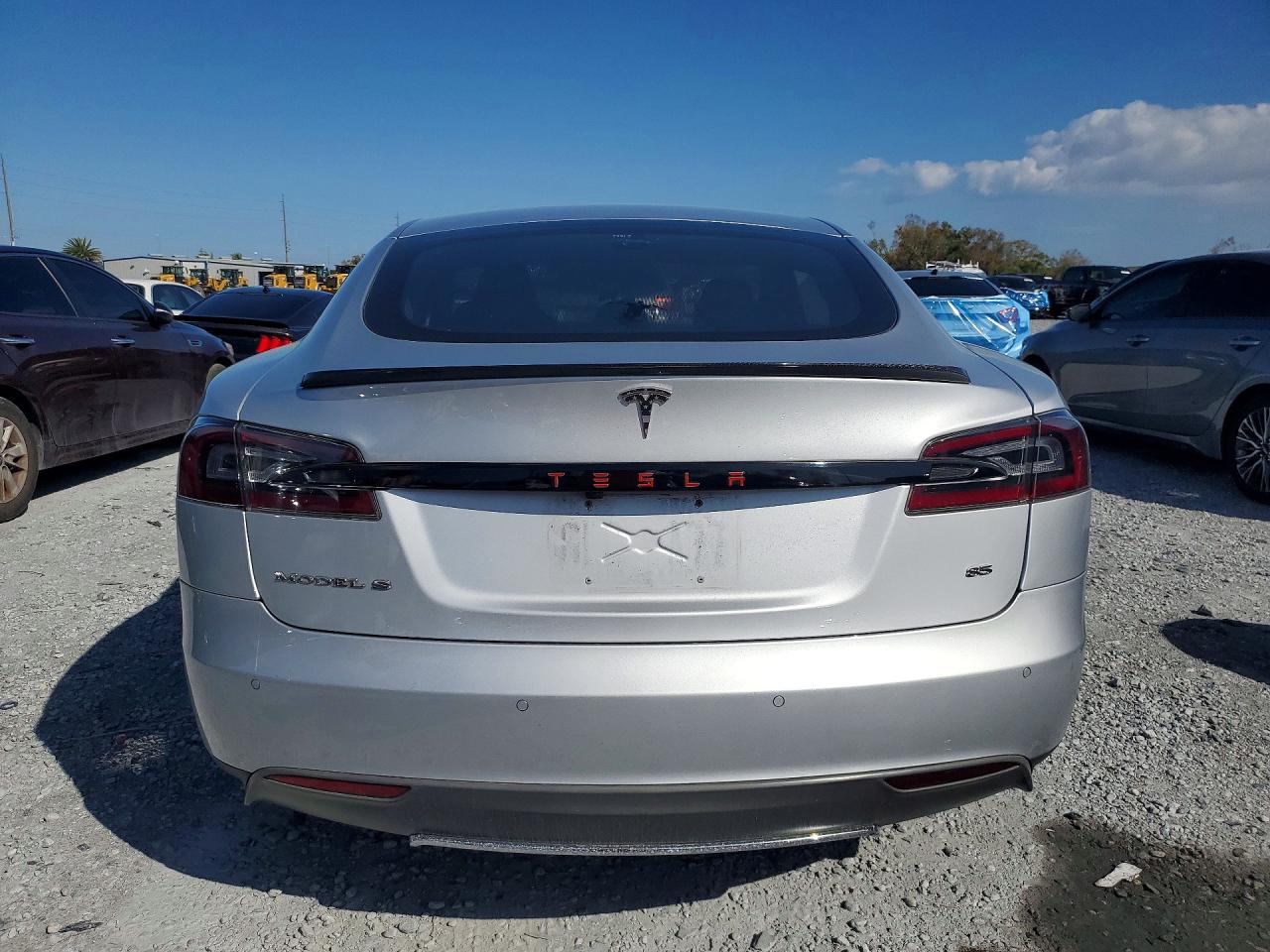 2014 Tesla Model S Серебряный vin: 5YJSA1H18EFP42972