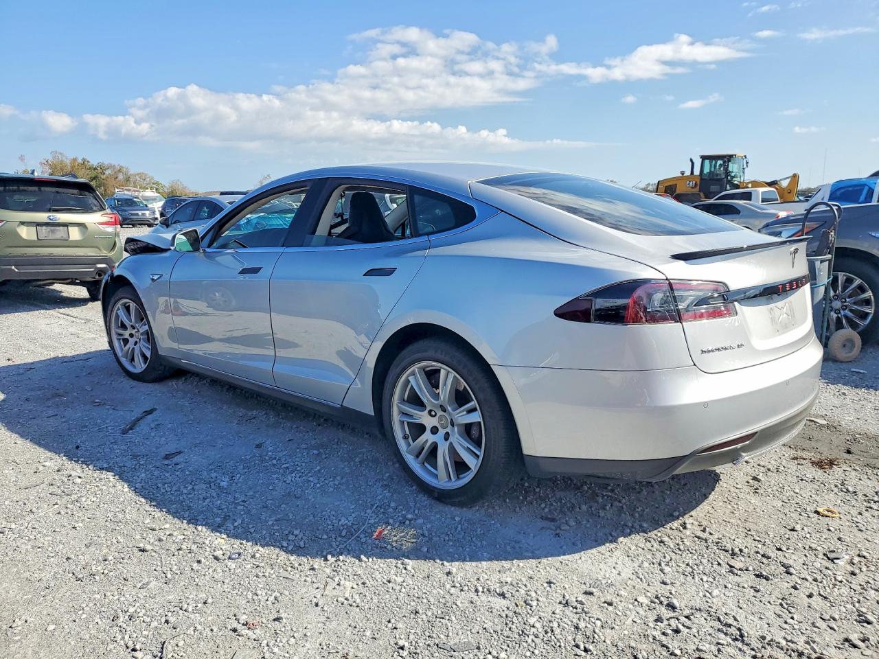 2014 Tesla Model S Серебряный vin: 5YJSA1H18EFP42972