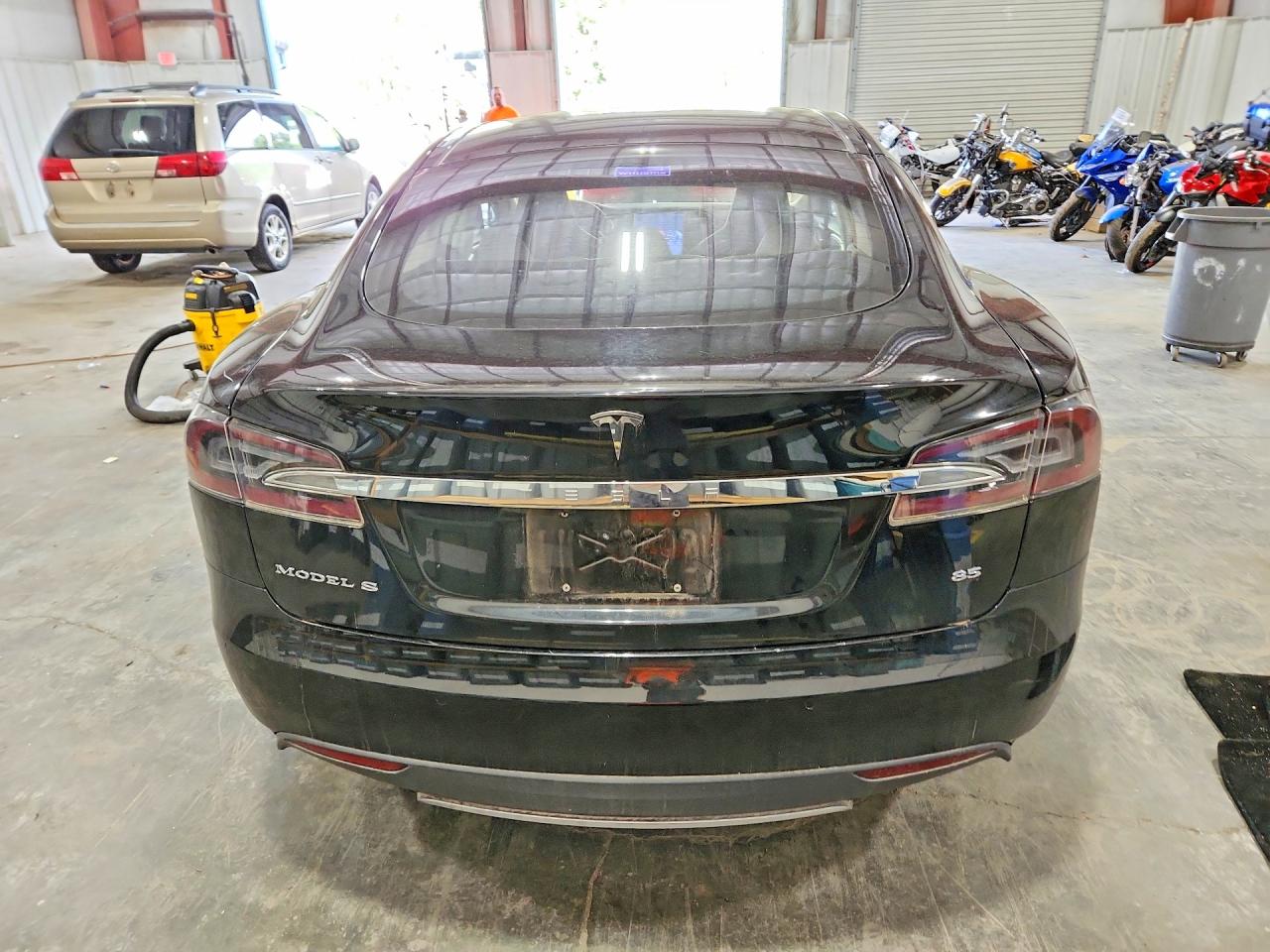 2014 Tesla Model S Black vin: 5YJSA1H18EFP49436