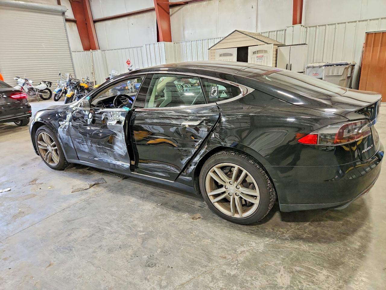 2014 Tesla Model S Black vin: 5YJSA1H18EFP49436