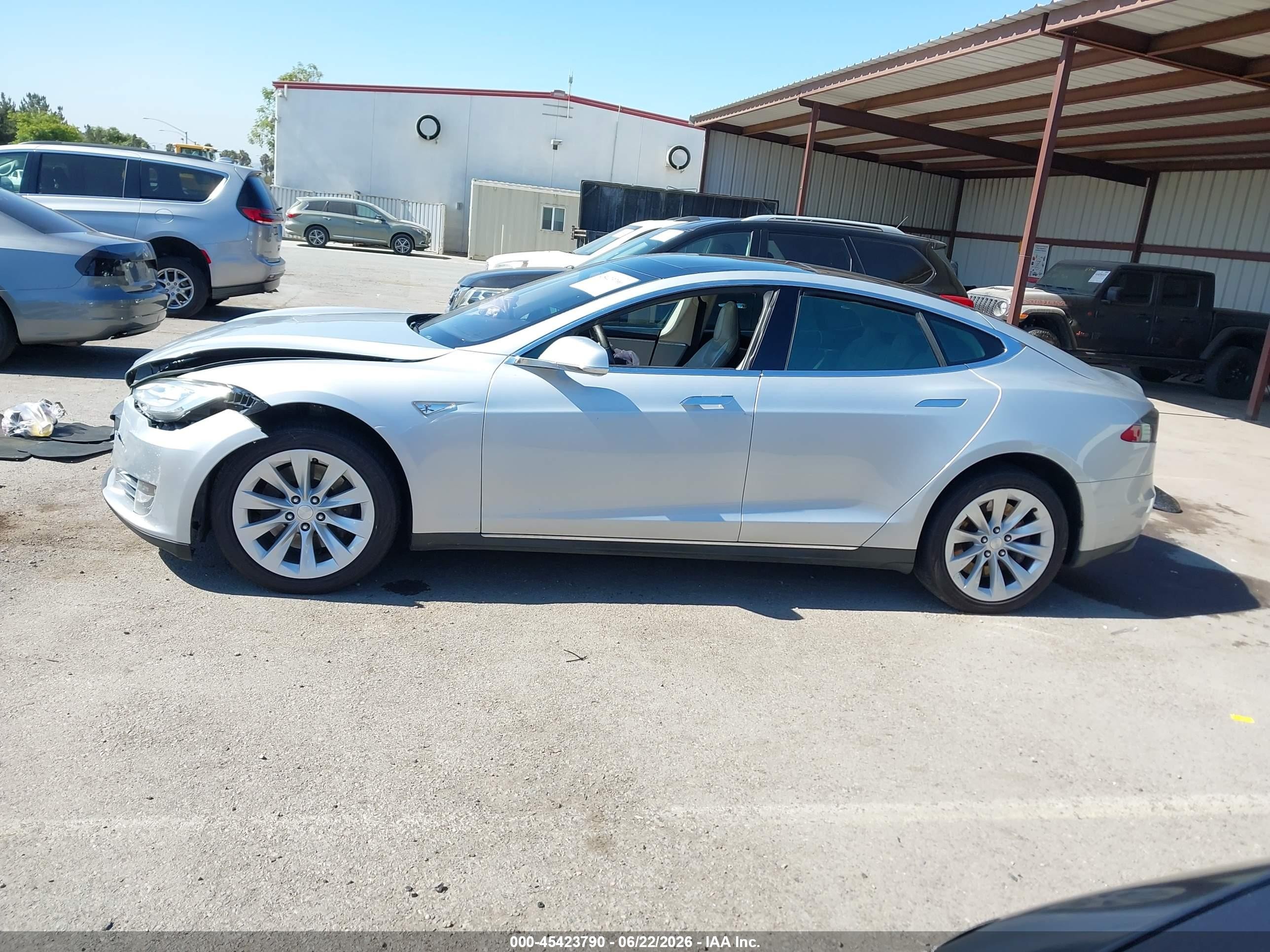 2014 Tesla Model S P85 Silver vin: 5YJSA1H18EFP51512