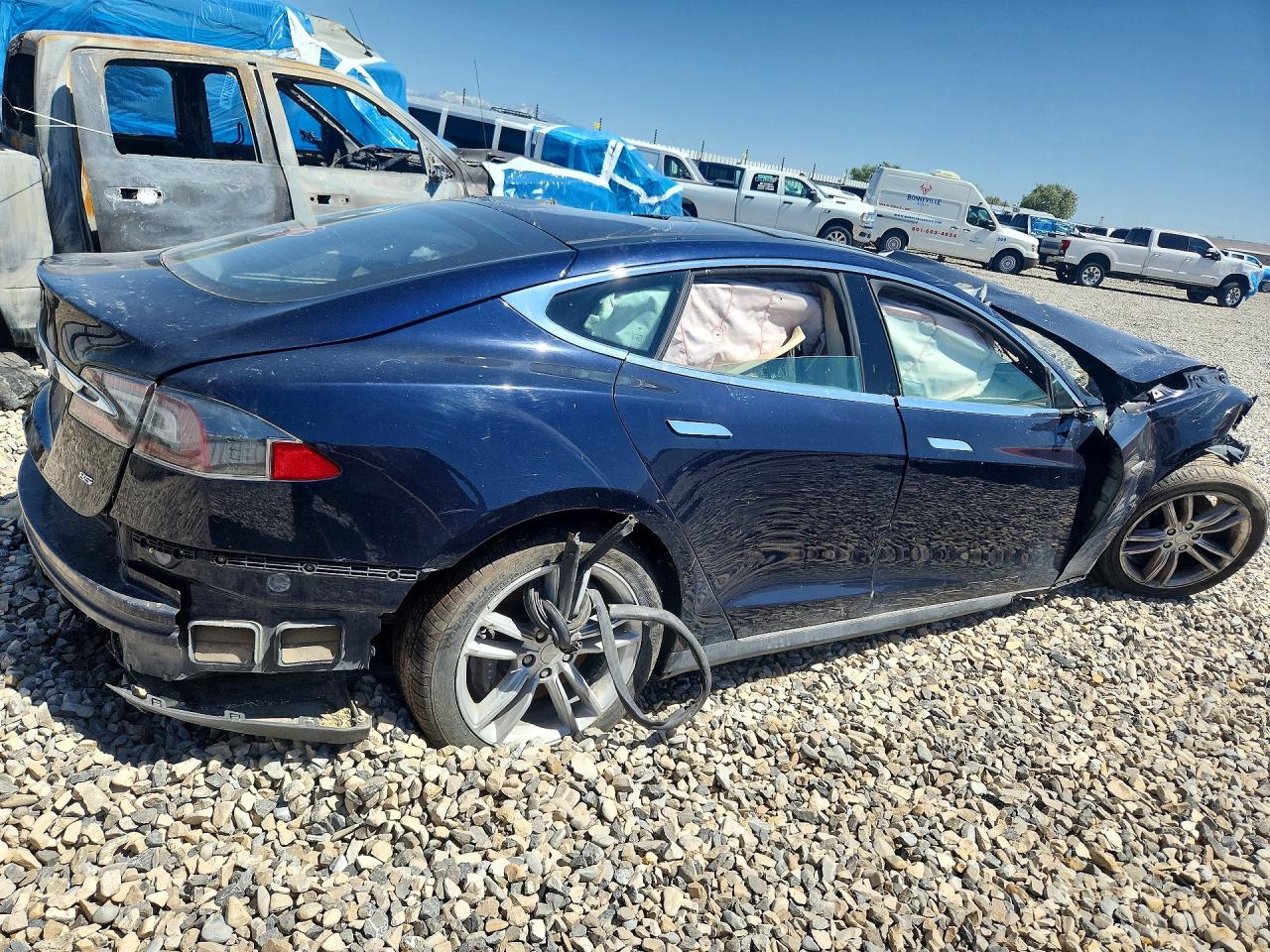 2014 Tesla Model S Blue vin: 5YJSA1H19EFP33469