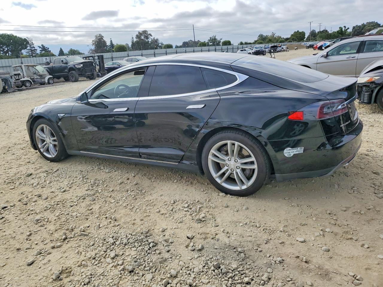 2014 Tesla Model S Black vin: 5YJSA1H19EFP35397